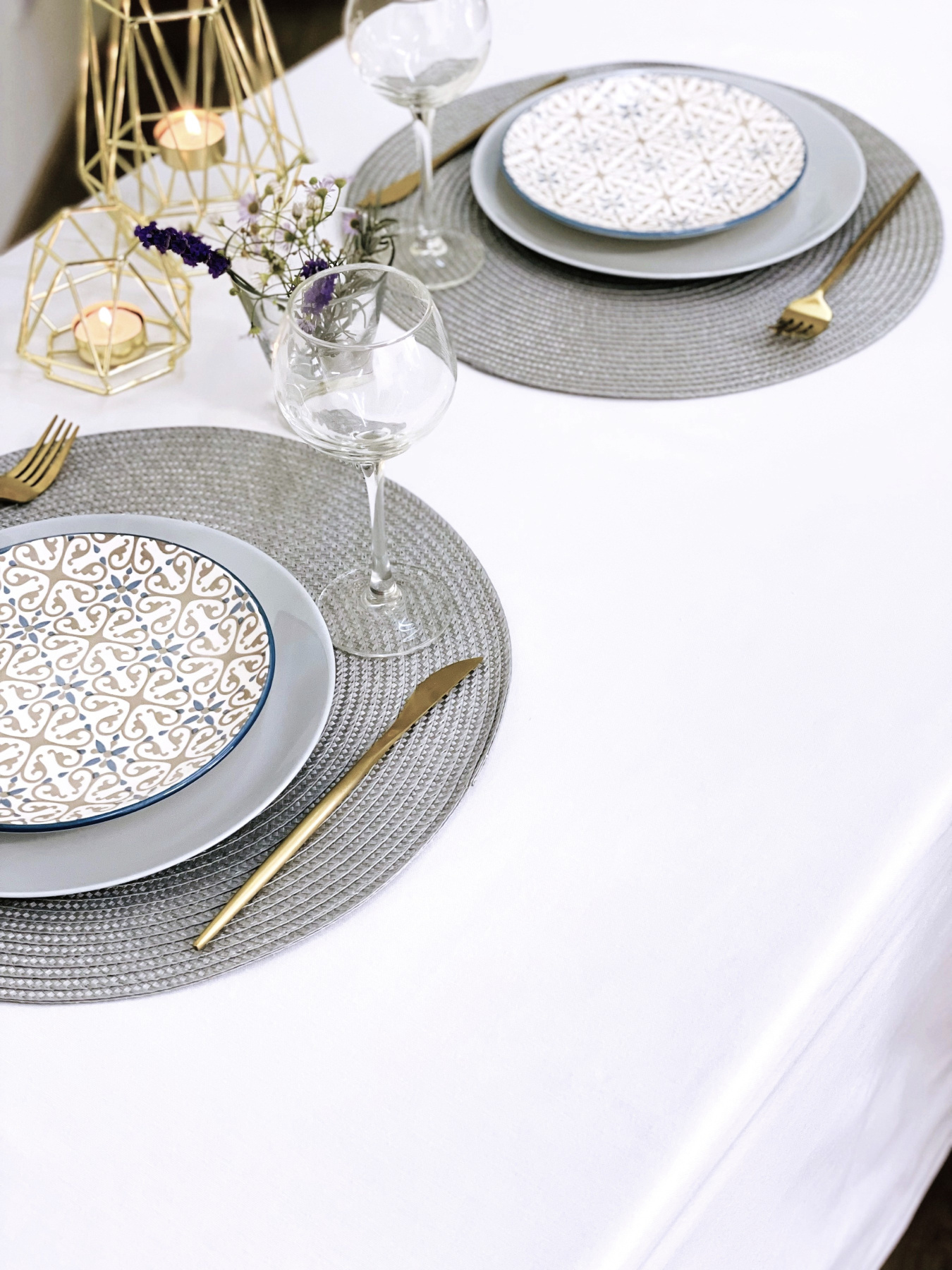 Скатертина столова із брудо- та водовідштовхувальною дією білого кольору однотонна Ecotton модель 23126 Фото