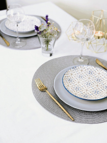 Скатертина столова із брудо- та водовідштовхувальною дією білого кольору однотонна Ecotton модель 23126 Фото