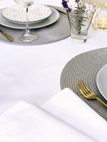 Скатертина столова із брудо- та водовідштовхувальною дією білого кольору однотонна Ecotton модель 23126 Фото