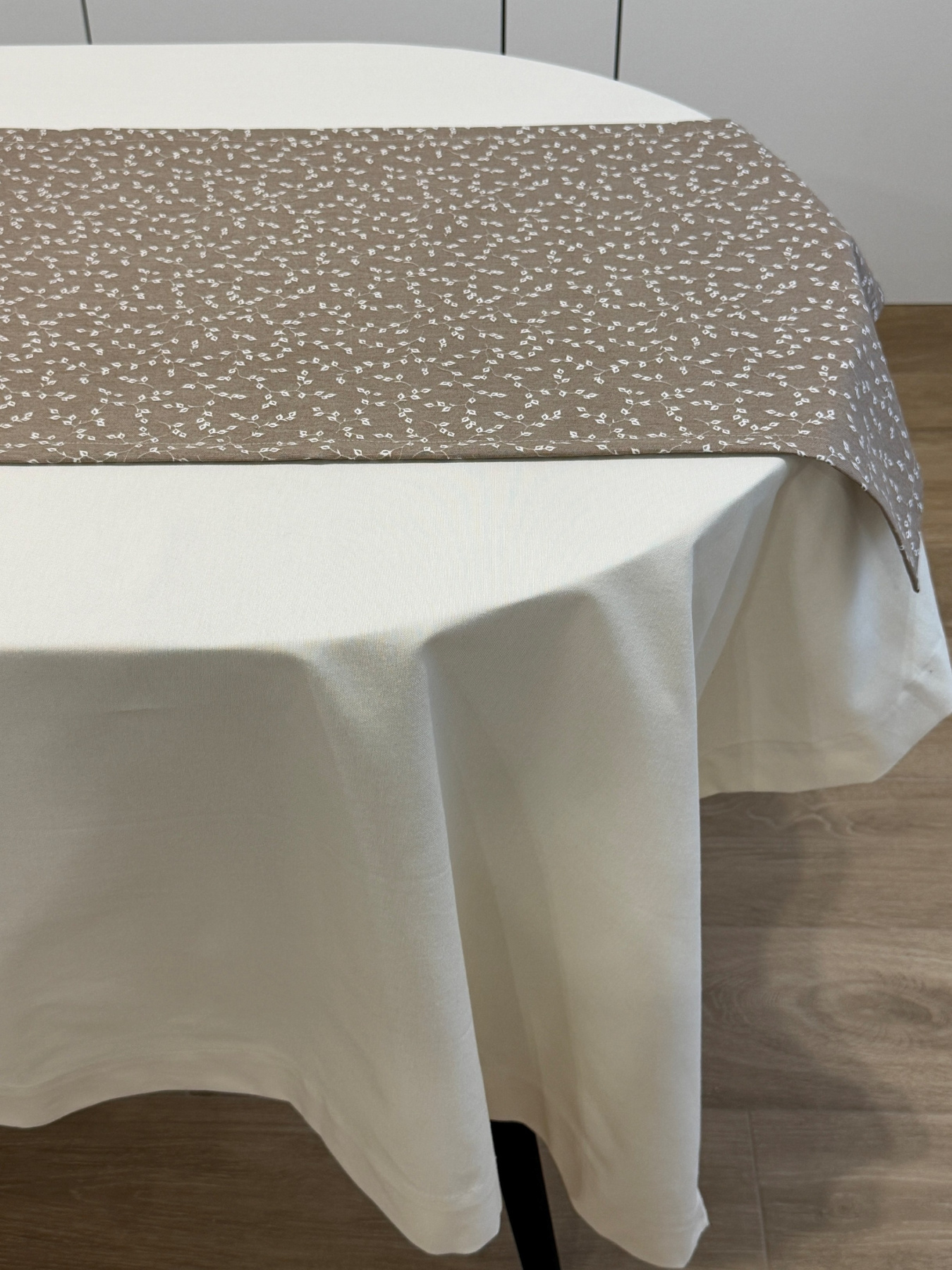 Раннер-дорожка для обеденного стола DUCK водоотталкивающая кремовая Khave Ecotton модель 25008 Фото