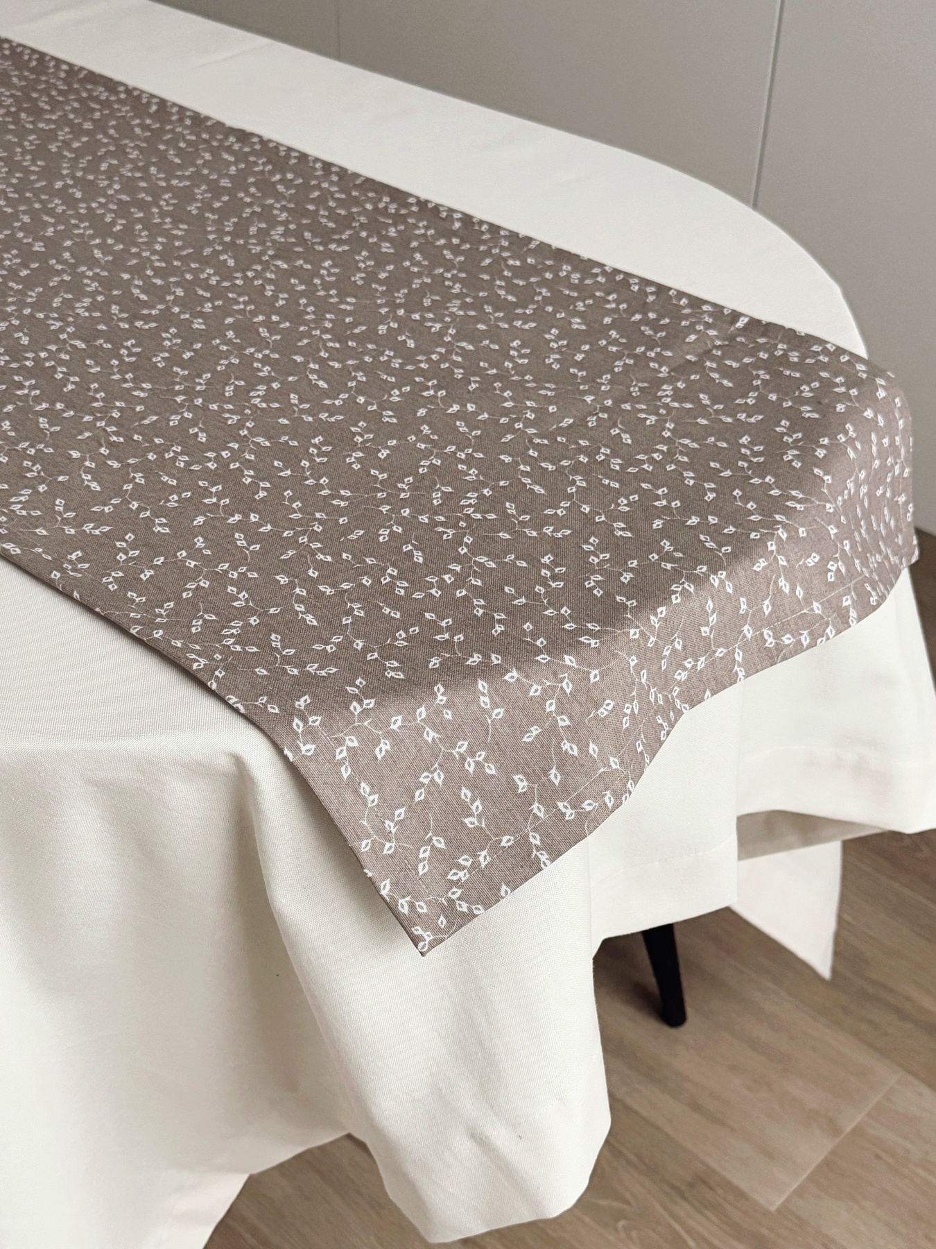 Раннер-дорожка для обеденного стола DUCK водоотталкивающая кремовая Khave Ecotton модель 25008 Фото