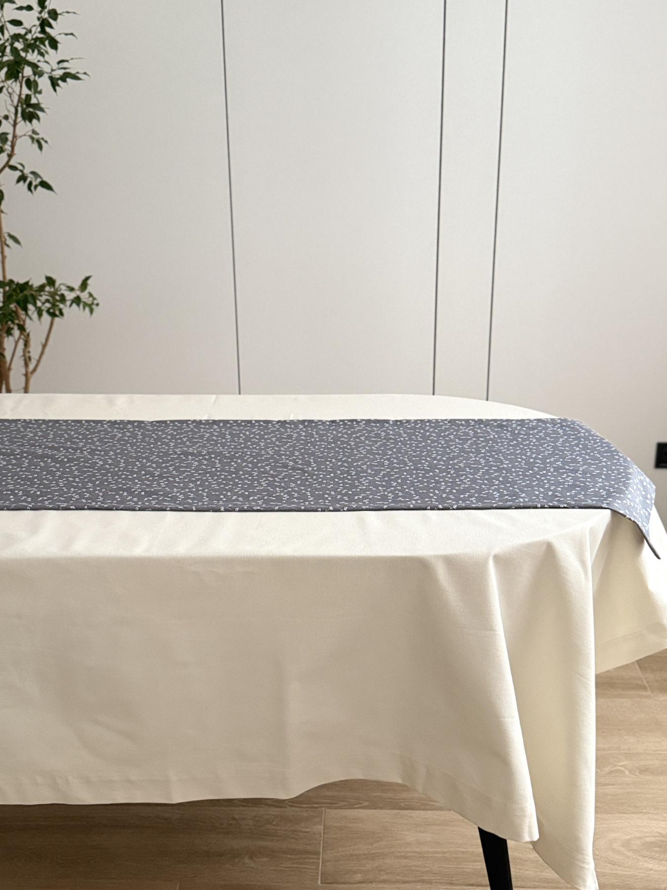 Ранер-доріжка для обіднього столу DUCK водовідштовхуюча сірого кольору Ecotton модель 25010 Фото