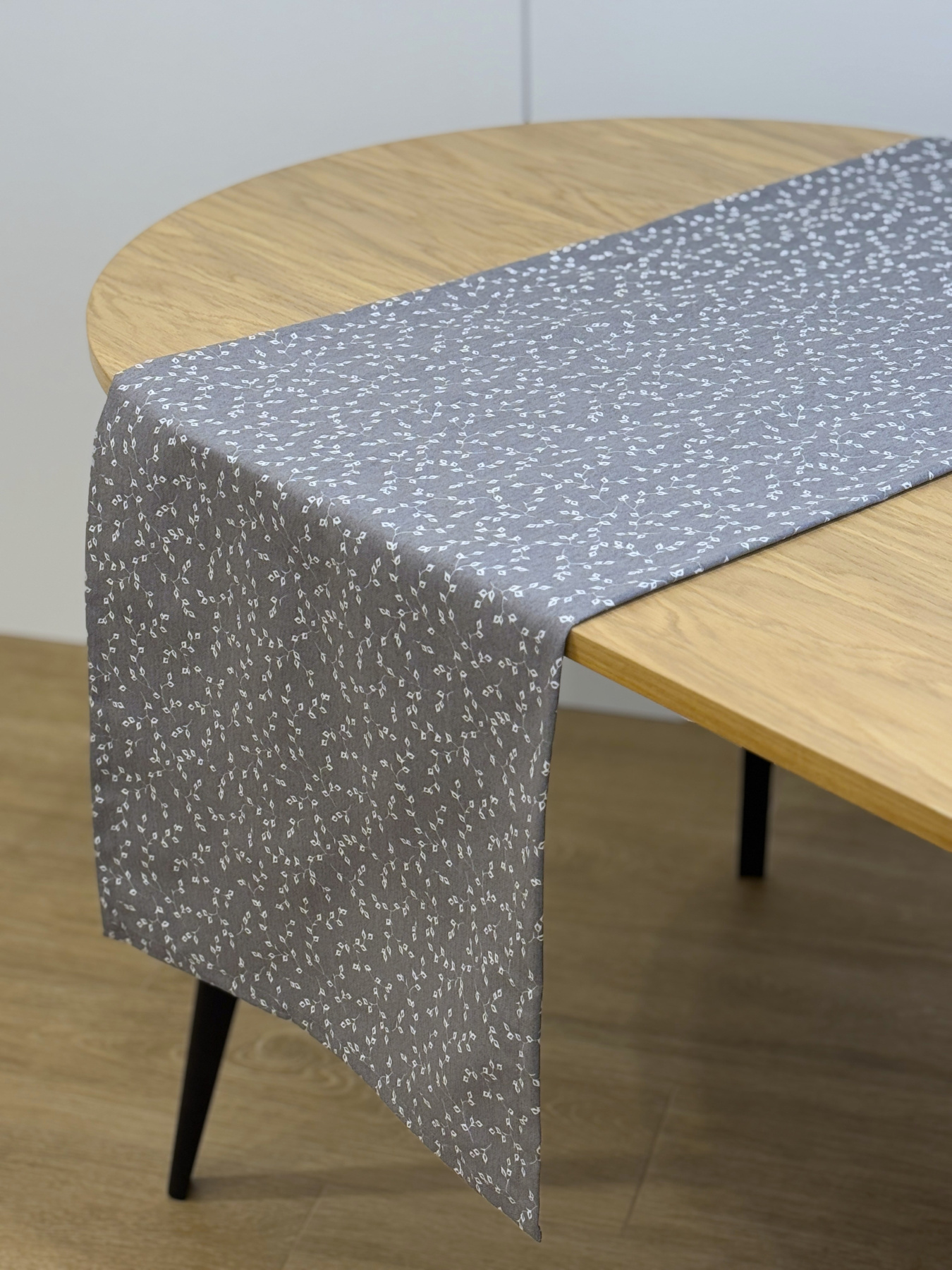 Ранер-доріжка для обіднього столу DUCK водовідштовхуюча сірого кольору Ecotton модель 25010 Фото