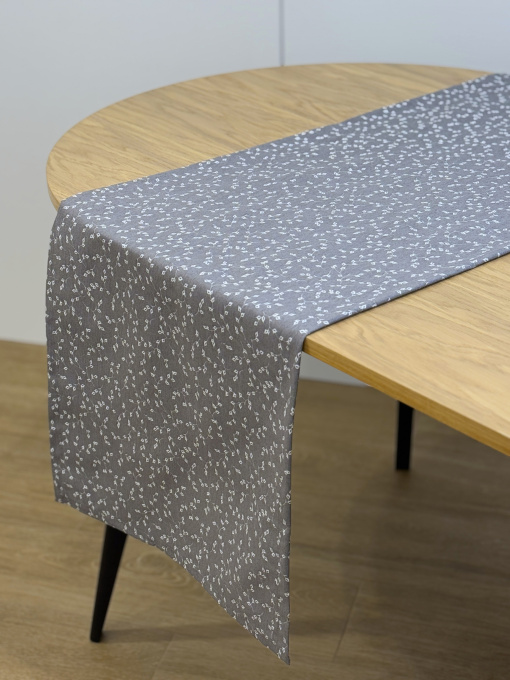 Раннер-дорожка для обеденного стола DUCK водоотталкивающая серого цвета Ecotton модель 25010 Фото