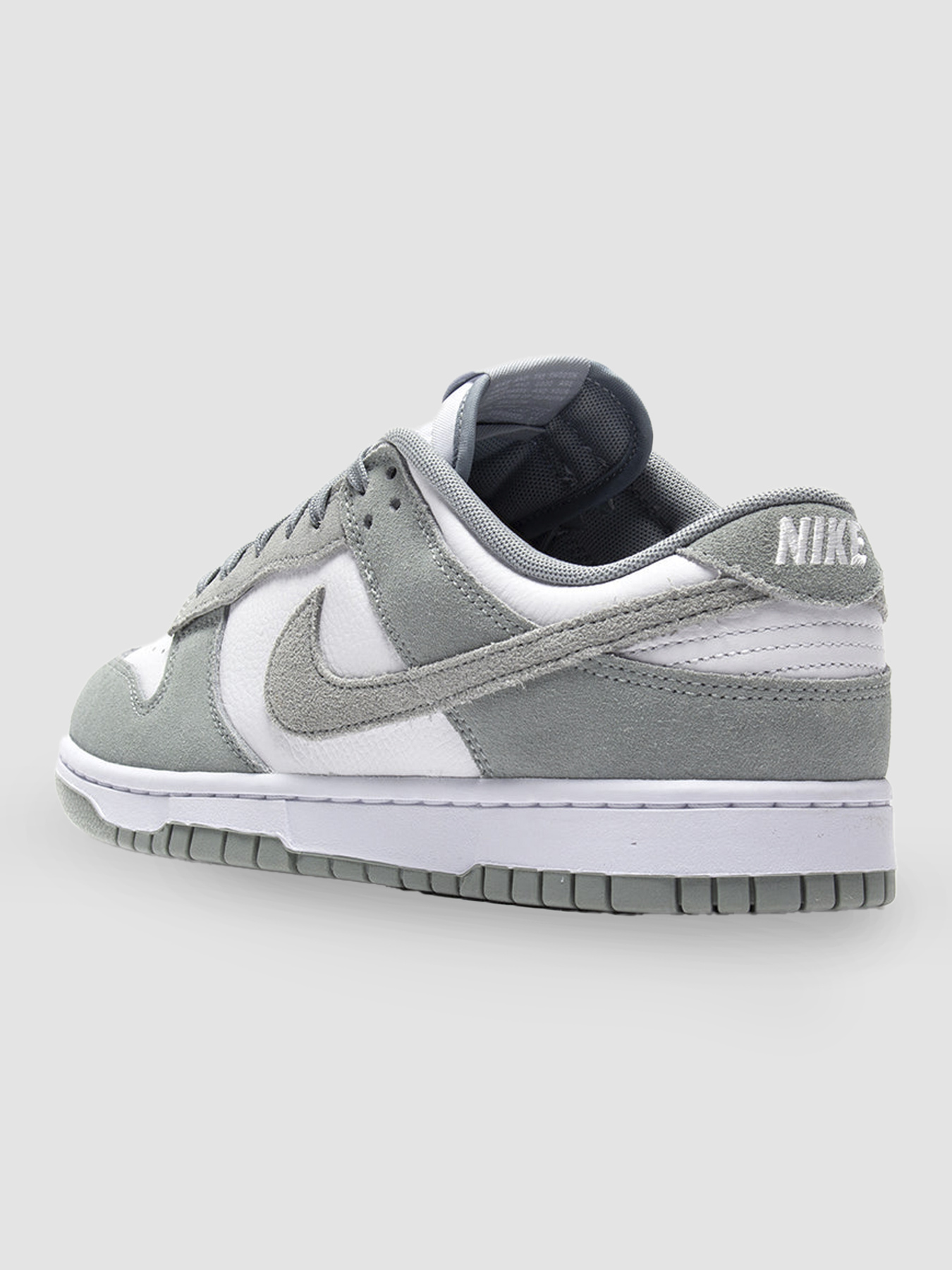 Кроссовки повседневные NIKE Dunk Low Retro модель FQ8249-101 Фото