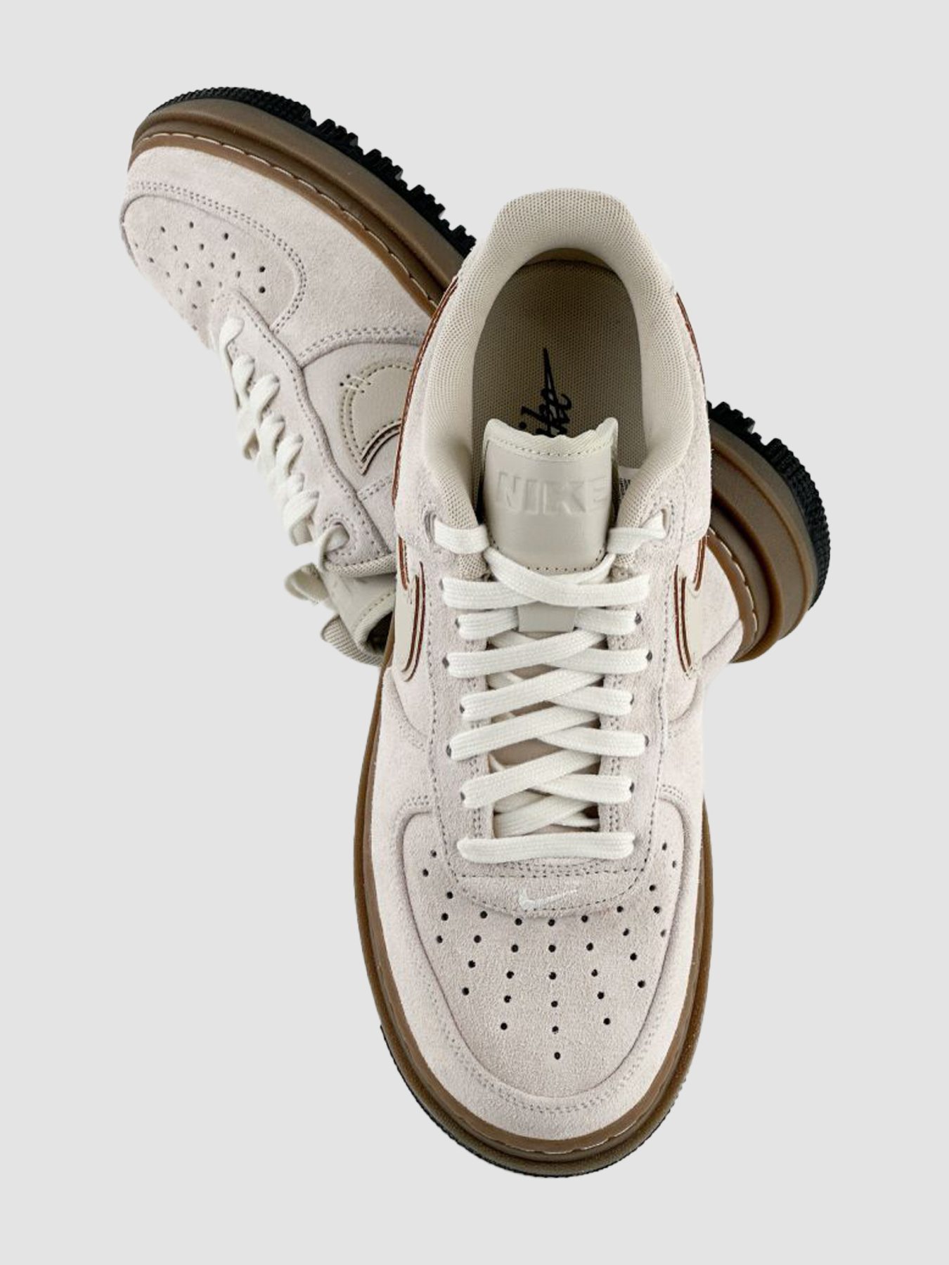 Кроссовки NIKE Air Force 1 Low Luxe модель HV2531-100 Фото