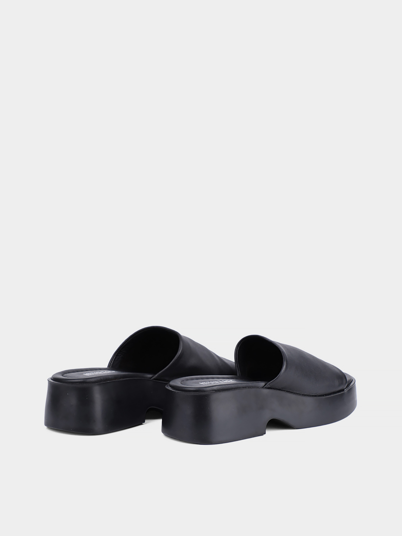 Шльопанці Attizzare модель 183,900 Фото