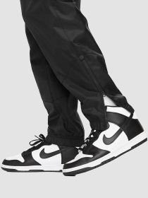 Повседневные штаны NIKE Windrunner модель DX0653-011 Фото