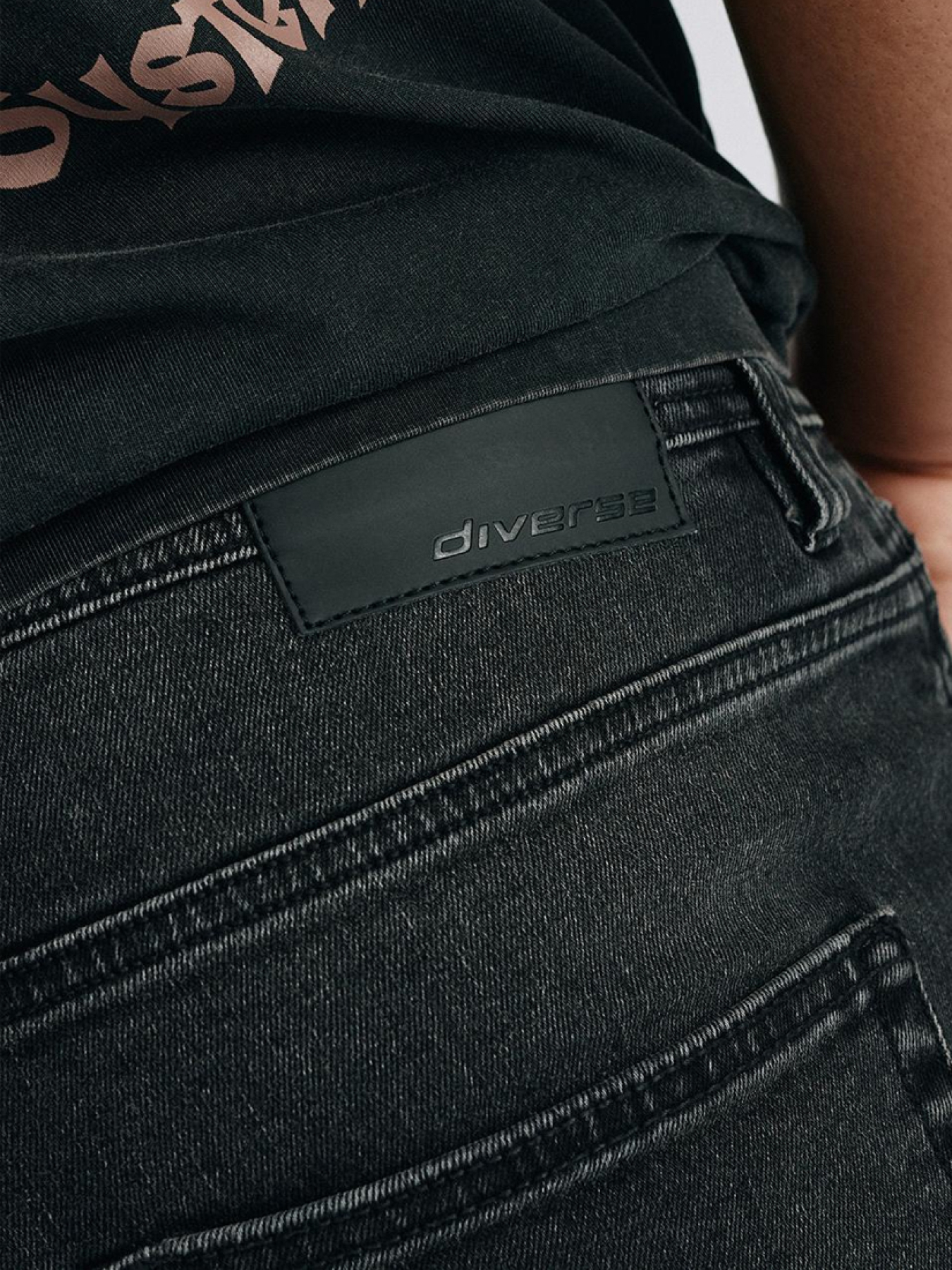 Завужені джинси DIVERSE Sheldon 251 модель 10046148 Фото