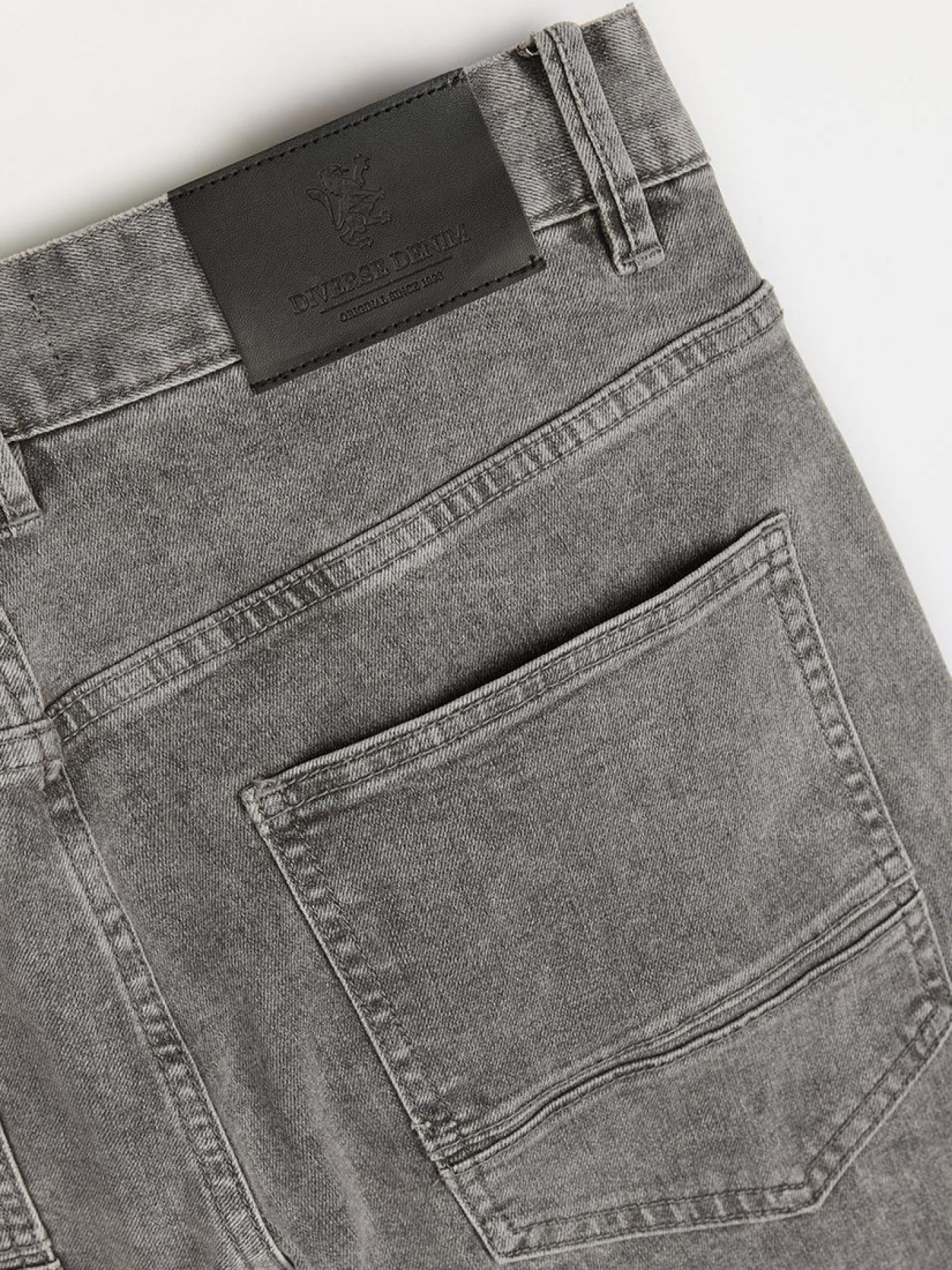 Джинси DIVERSE Radian 252 модель 10046393 Фото