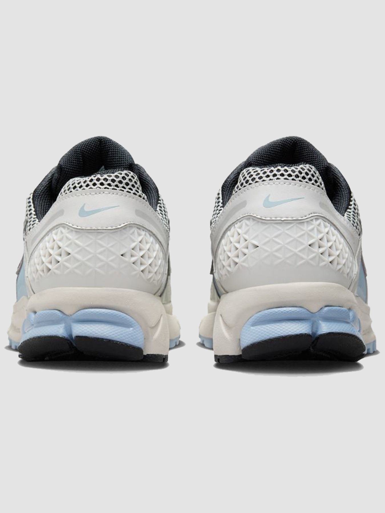 Кросівки NIKE Zoom Vomero 5 модель FQ7079-001 Фото