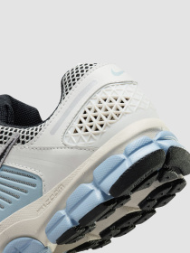 Кросівки NIKE Zoom Vomero 5 модель FQ7079-001 Фото
