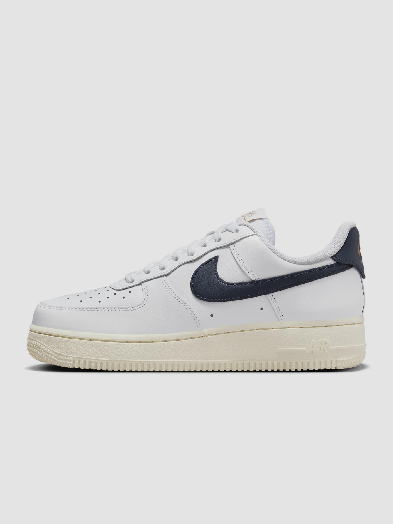 Кросівки повсякденні NIKE Air Force 1 '07 Flyease модель HJ9122-100 Фото