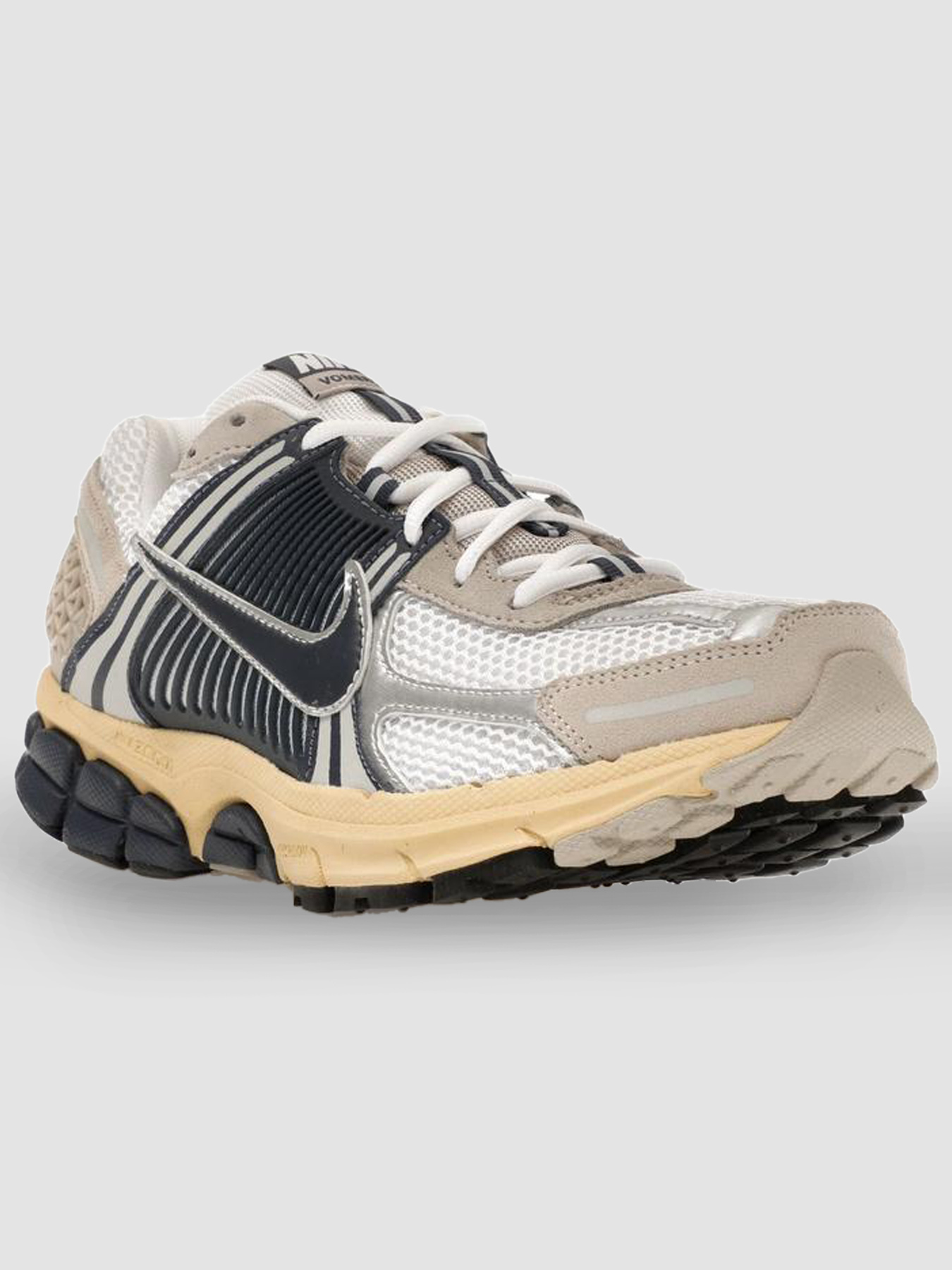 Кроссовки повседневные NIKE Zoom Vomero 5 *Since 1972* модель HF4259-100 Кроссовки повседневные NIKE Zoom Vomero 5 *Since 1972* модель HF4259-100 Фото