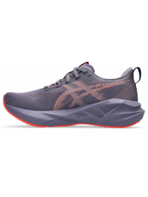 Кроссовки для бега Asics Novablast модель 1012B765-500 Фото