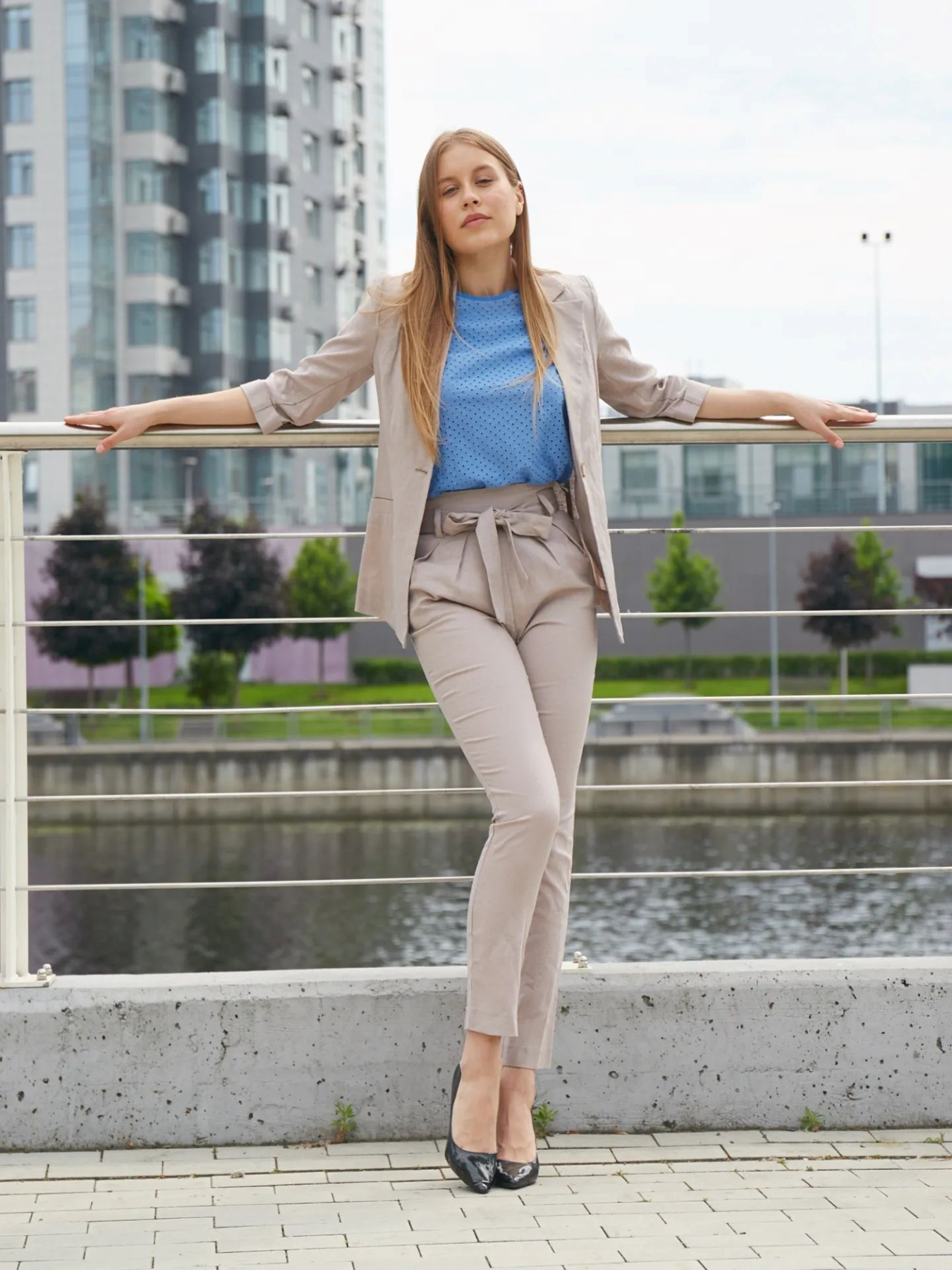 Повсякденні штани LadyLike модель ll169250089-bezhevij Повсякденні штани LadyLike модель ll169250089-bezhevij Фото