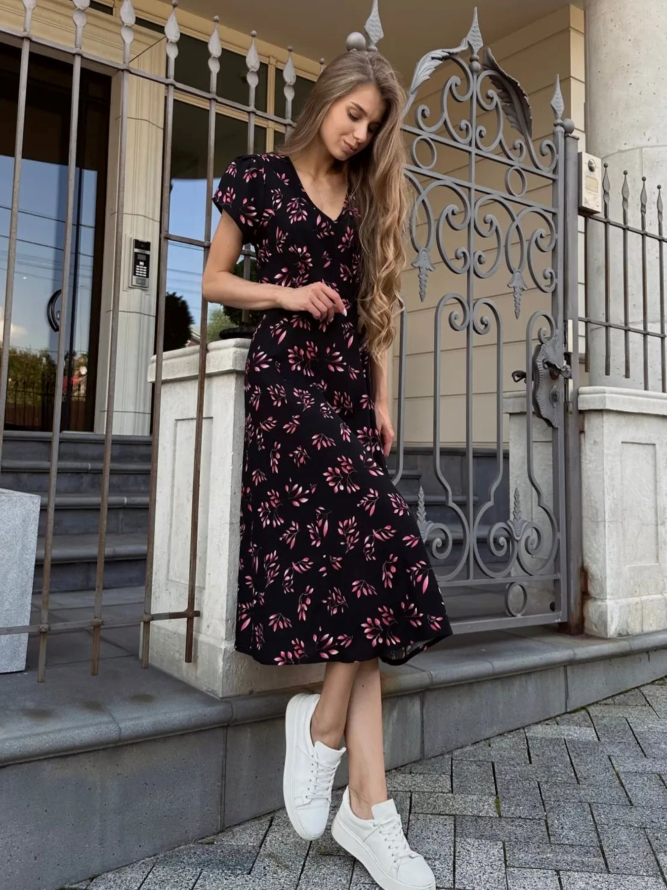 Платье миди LadyLike модель ll85356890-chornij Фото