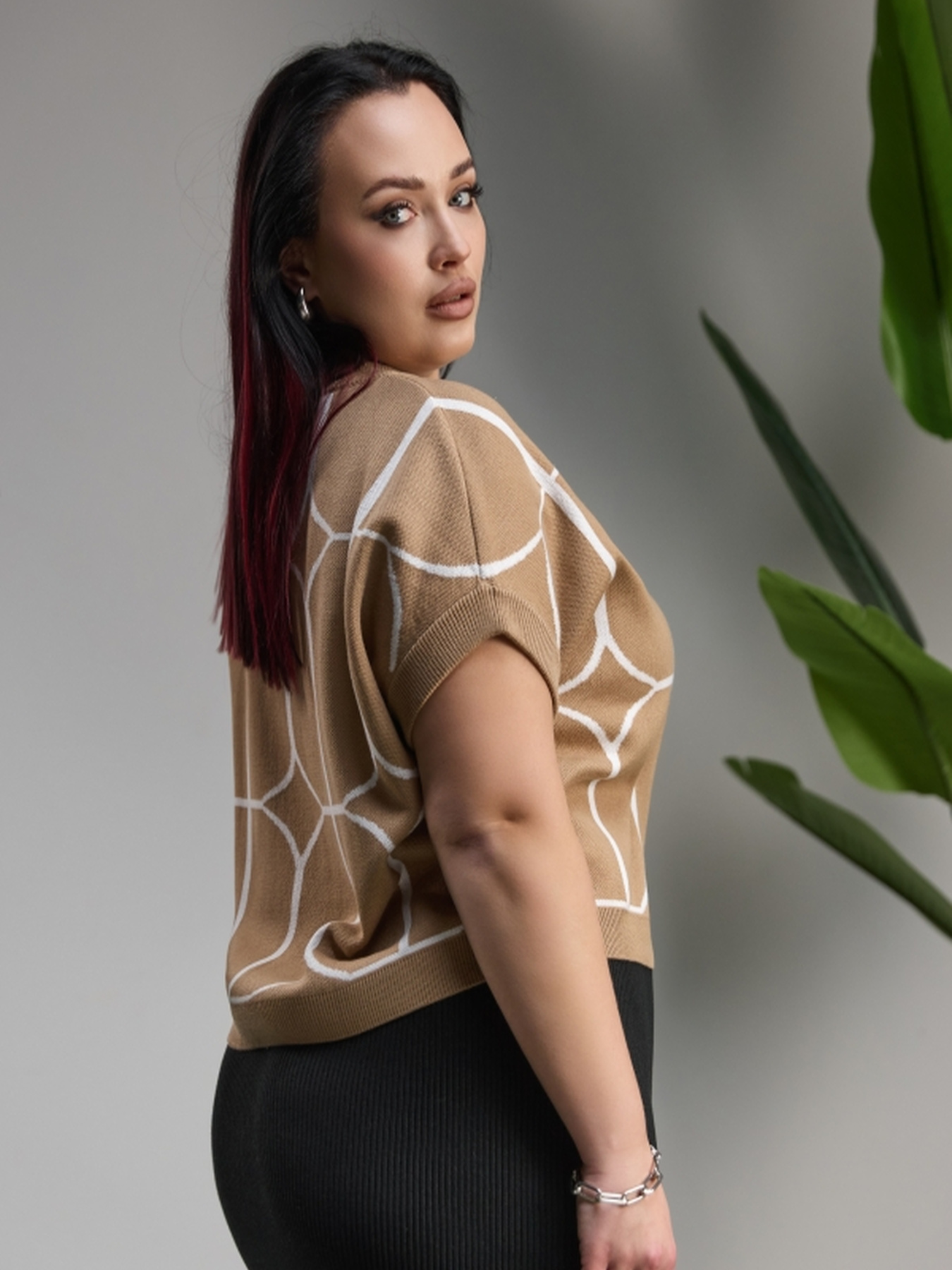 Жилет TrikoBakh модель 2503-bezhevij Жилет TrikoBakh модель 2503-bezhevij Фото