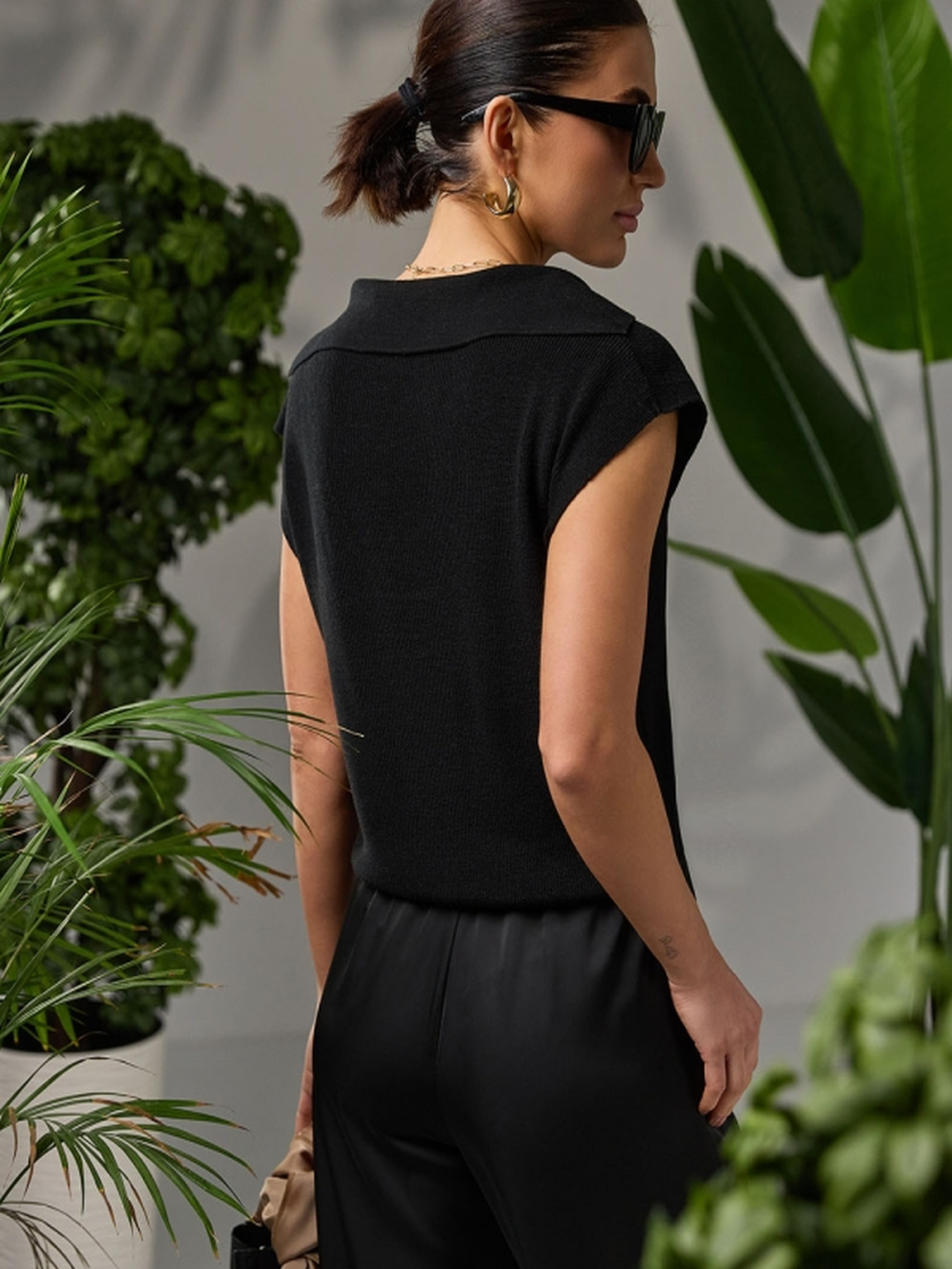 Жилет TrikoBakh модель 2746-chornij Фото