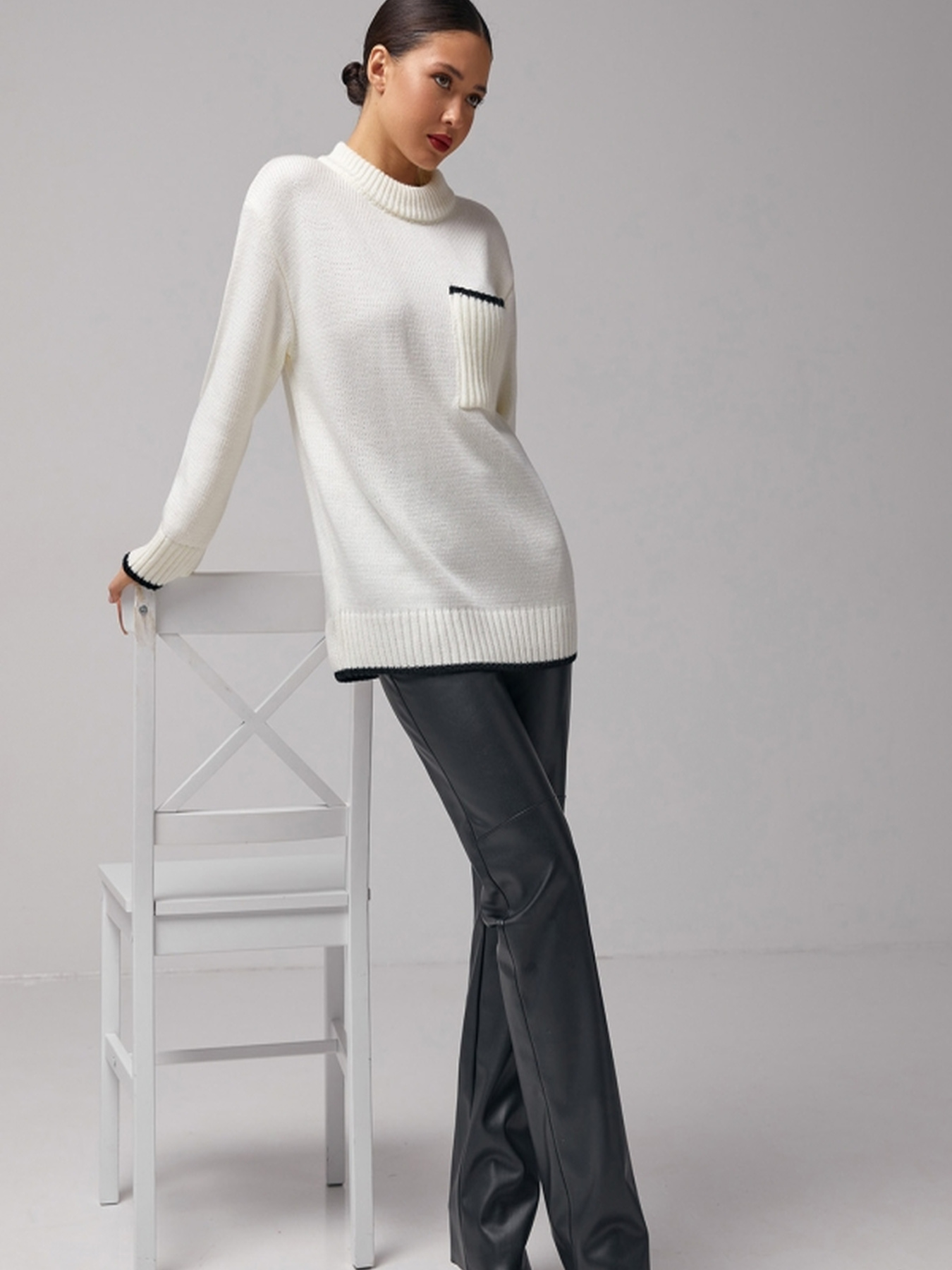 Свитер TrikoBakh модель 2795-molochnij-z-chornim Фото