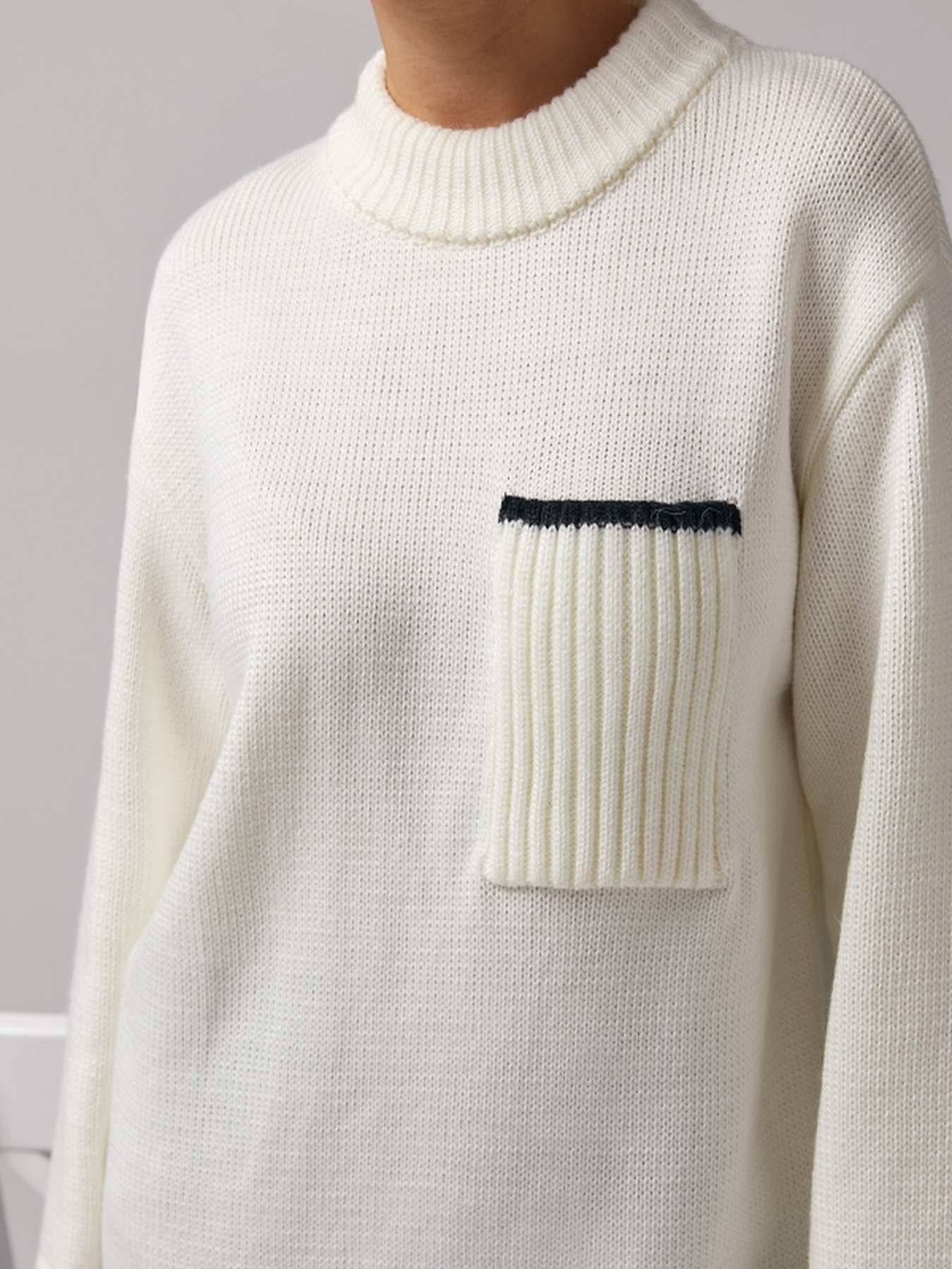 Свитер TrikoBakh модель 2795-molochnij-z-chornim Фото