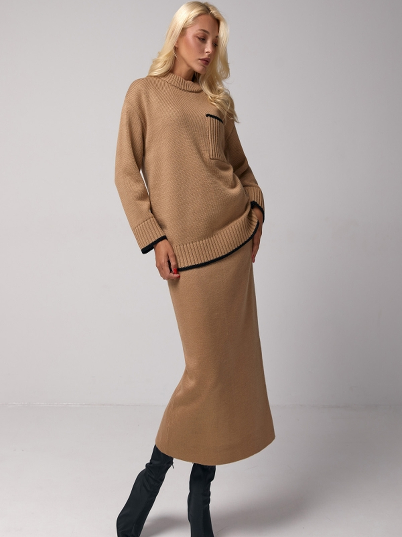 Свитер TrikoBakh модель 2795-psochnij-z-chornim Фото