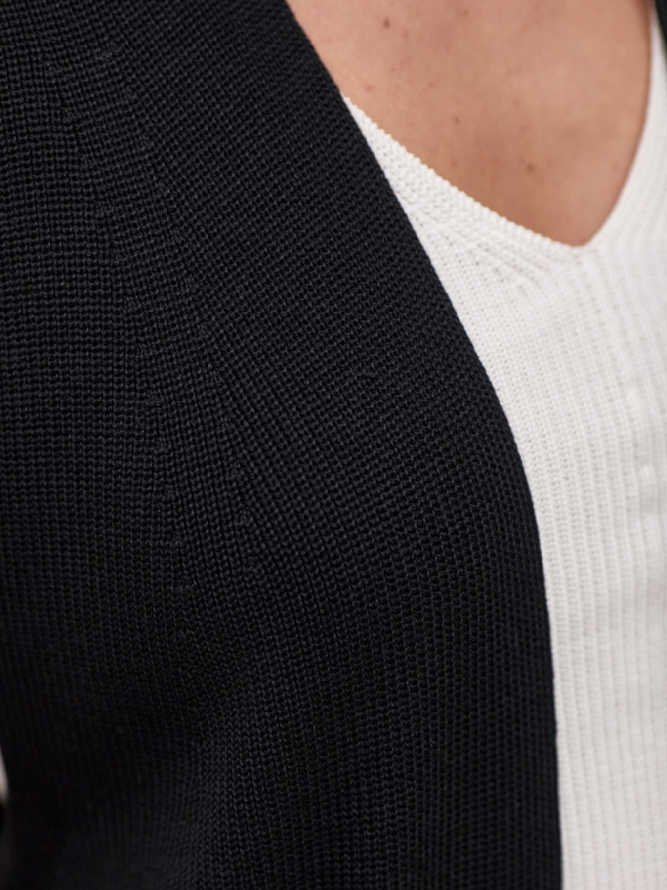 Жилет TrikoBakh модель 2819-chornij Фото