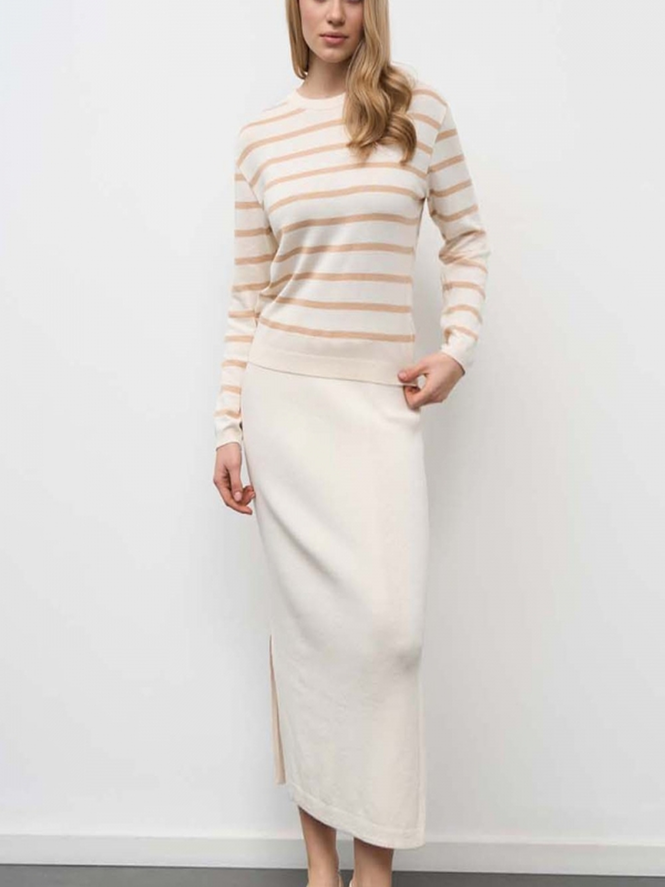 Джемпер TrikoBakh модель 2800-ajvor-migdalxnij Фото