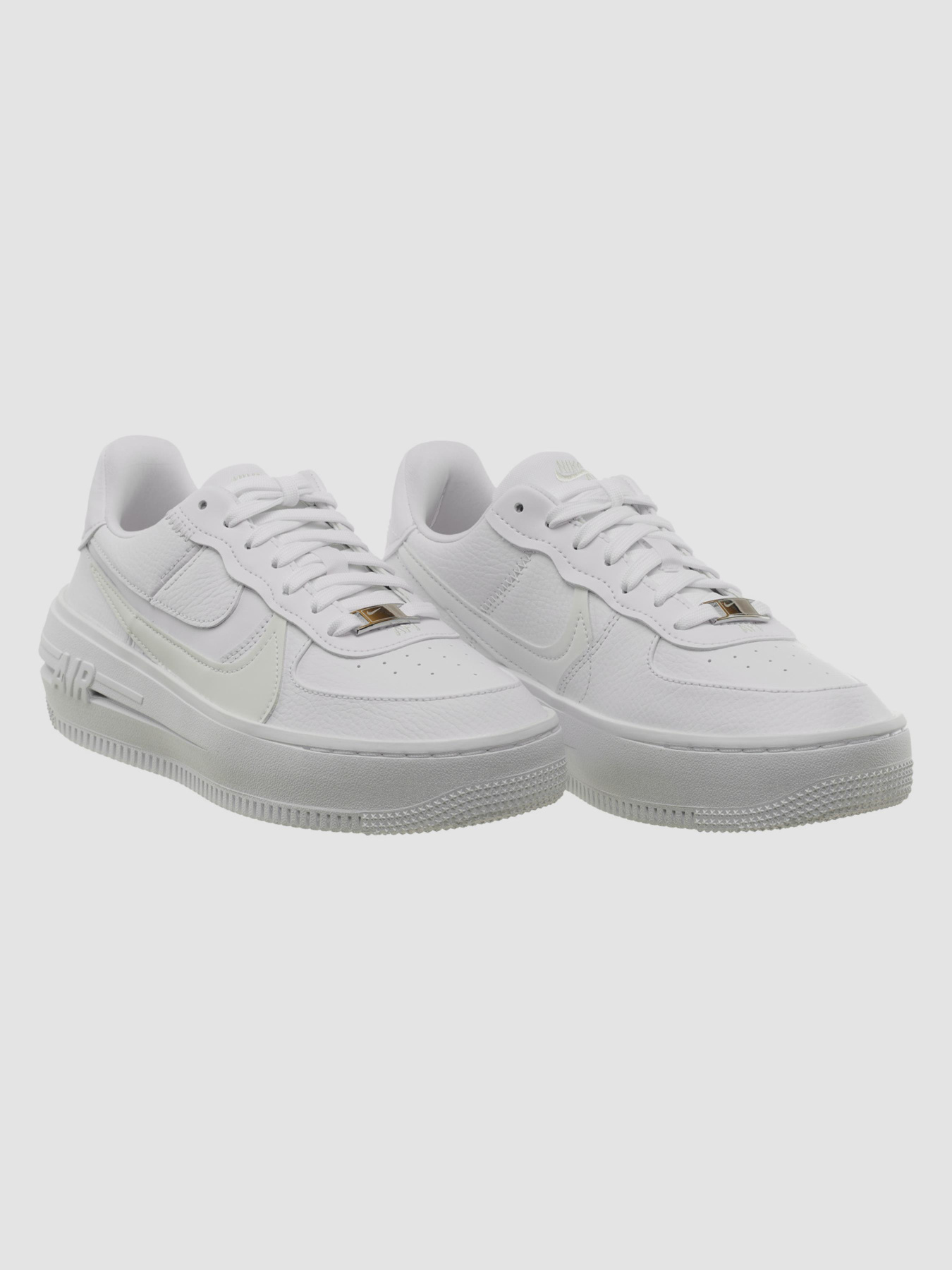 Кроссовки повседневные NIKE Air Force 1 Plt.Af.Orm Triple White W модель DJ9946-100 Кроссовки повседневные NIKE Air Force 1 Plt.Af.Orm Triple White W модель DJ9946-100 Фото