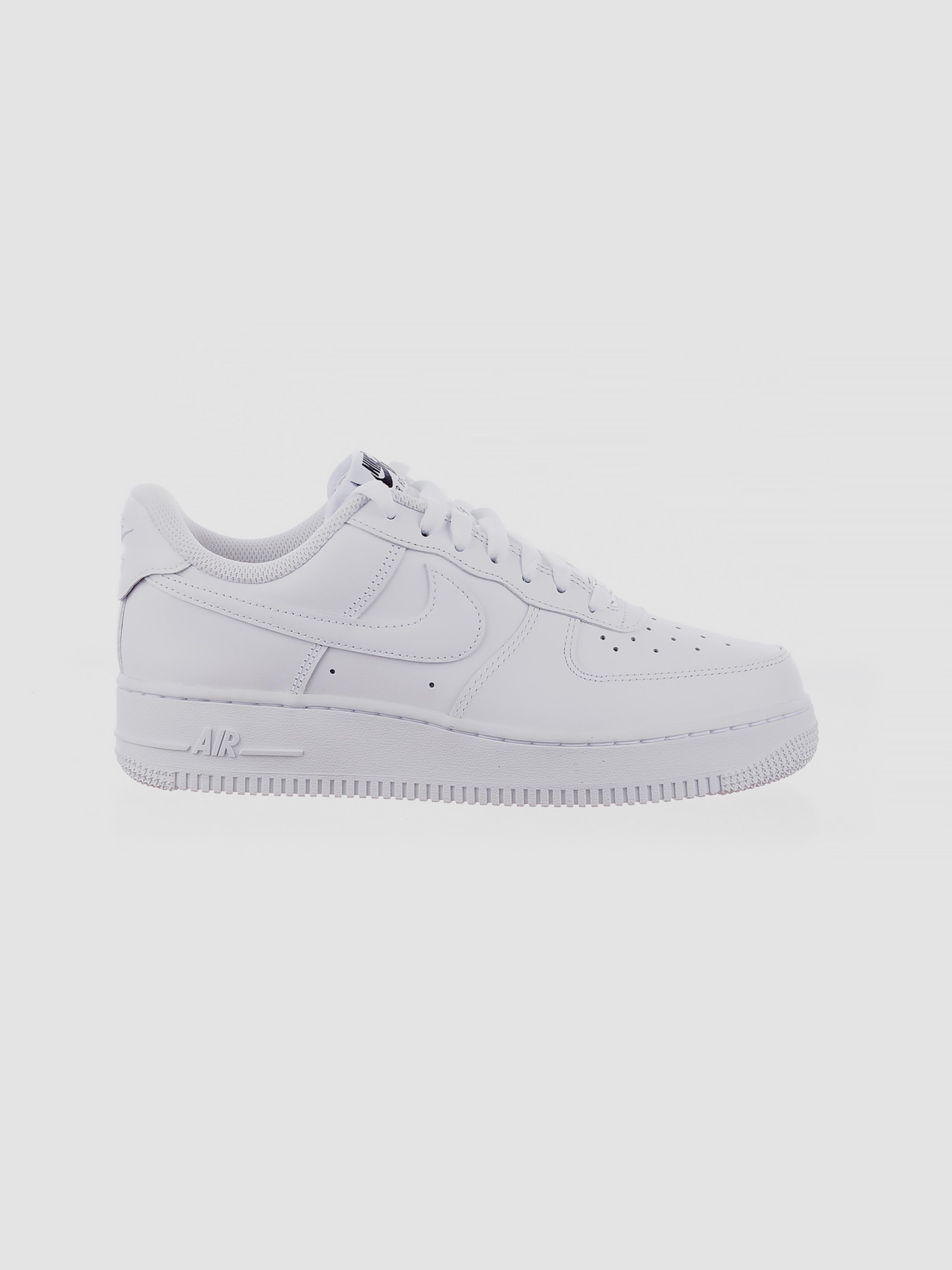 Жіночі Кросівки повсякденні NIKE Air Force 1 07 Flyease (DX5883-100) колір білий, матеріал шкіра/штучна шкіра NIKE - купити в Україні