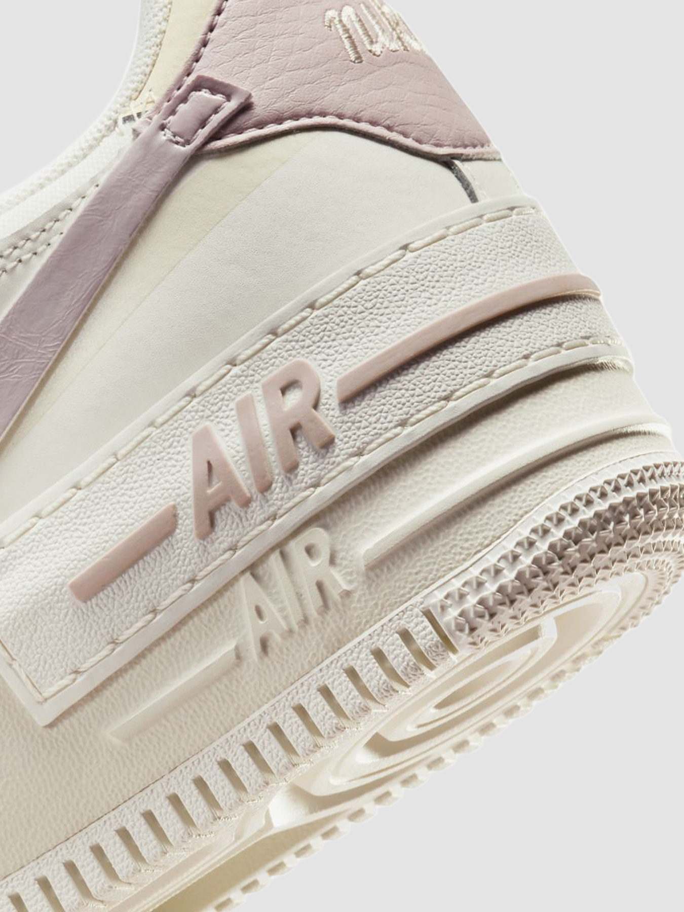 Кросівки NIKE Wmns Air Force 1 Shadow модель DZ1847-104 Фото