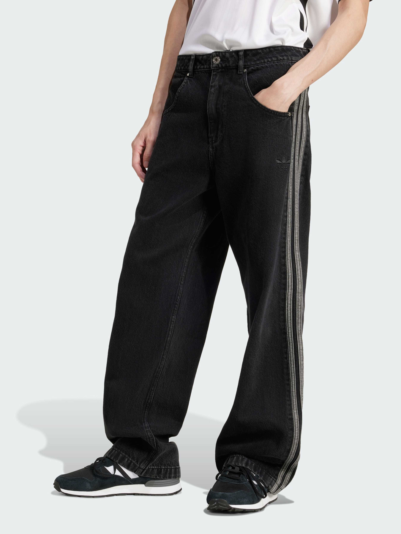 Широкі джинси Adidas Adicolor модель JC6718 Широкі джинси Adidas Adicolor модель JC6718 Фото