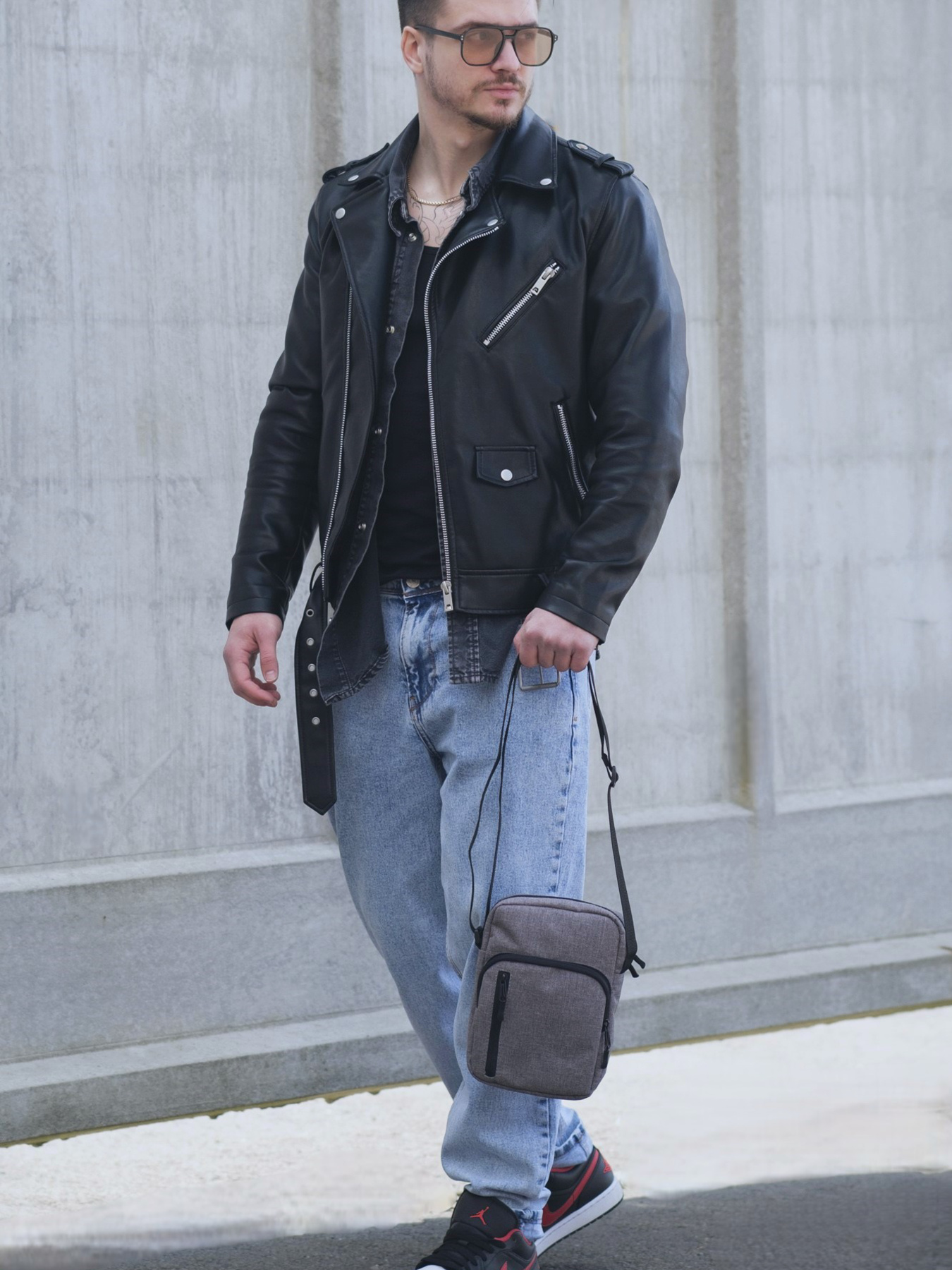 Мессенджер Without модель 8049540 Фото