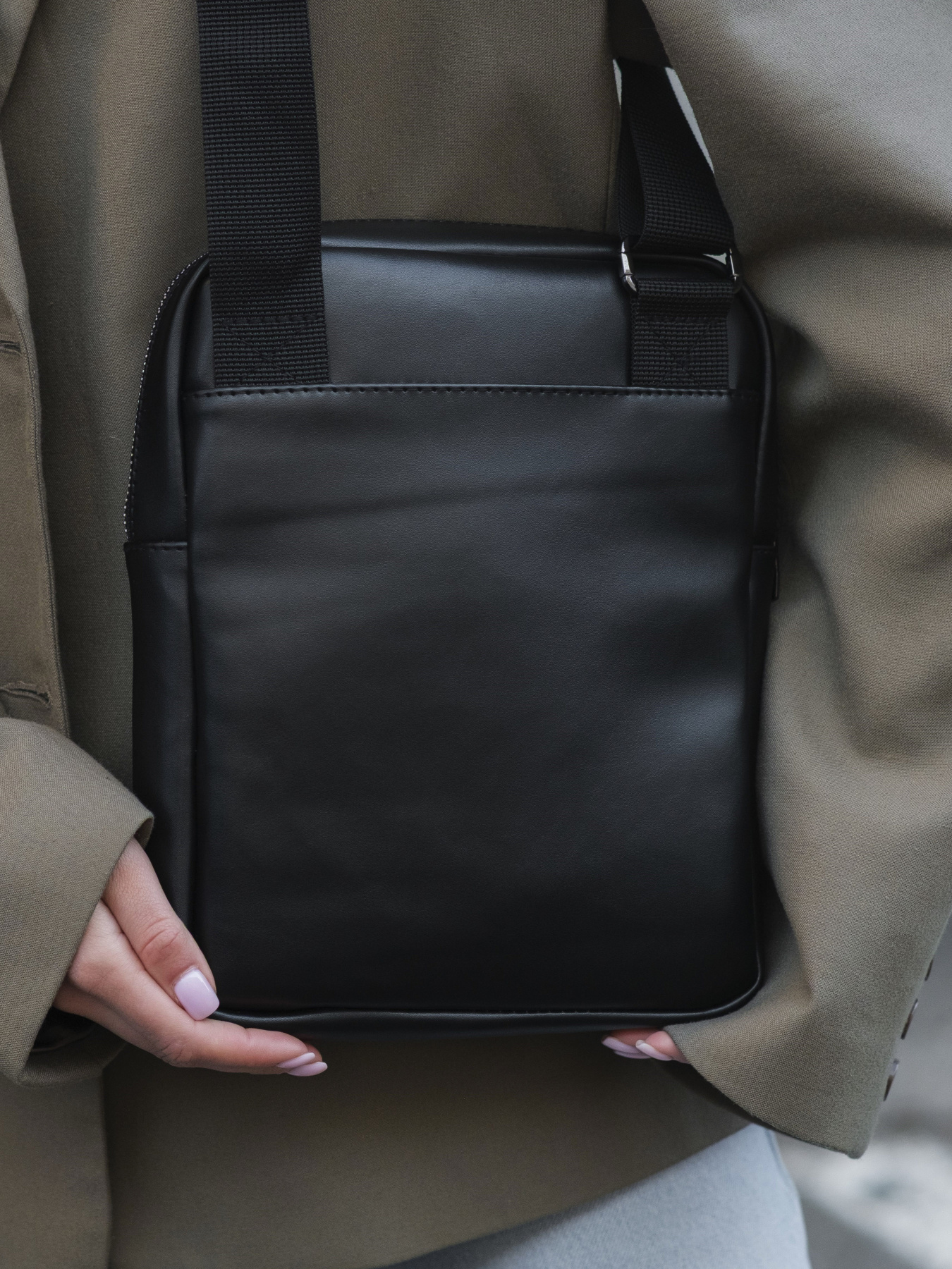 Мессенджер Without модель 8049543 Фото