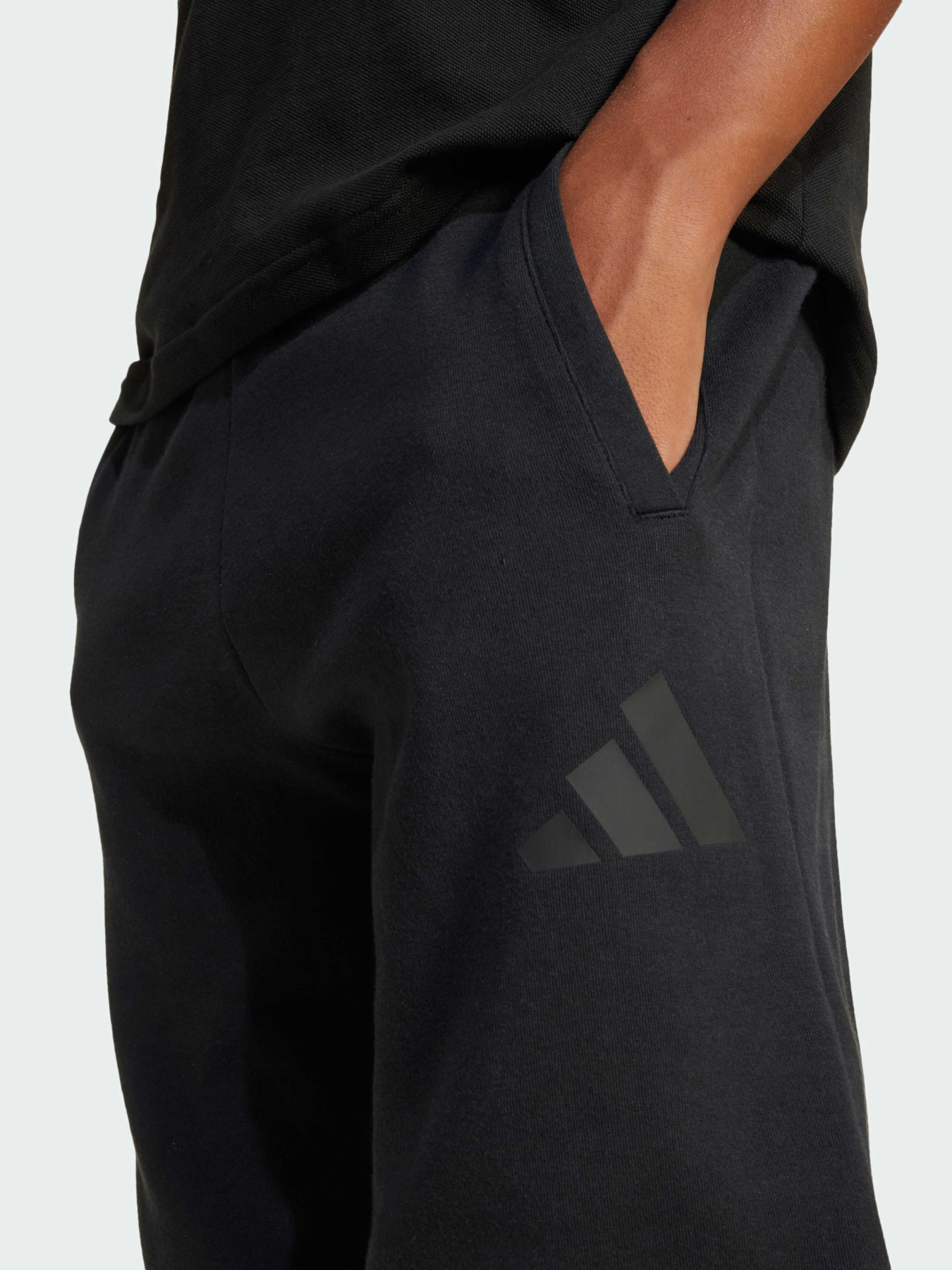 Брюки повседневные Adidas модель JC7566 Брюки повседневные Adidas модель JC7566 Фото