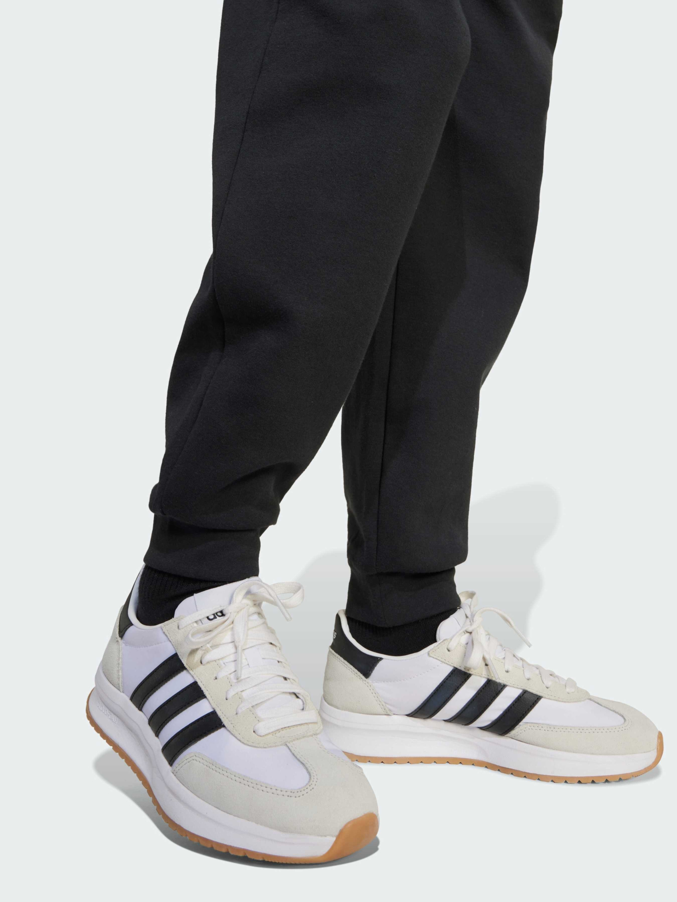 Брюки повседневные Adidas модель JC7566 Брюки повседневные Adidas модель JC7566 Фото