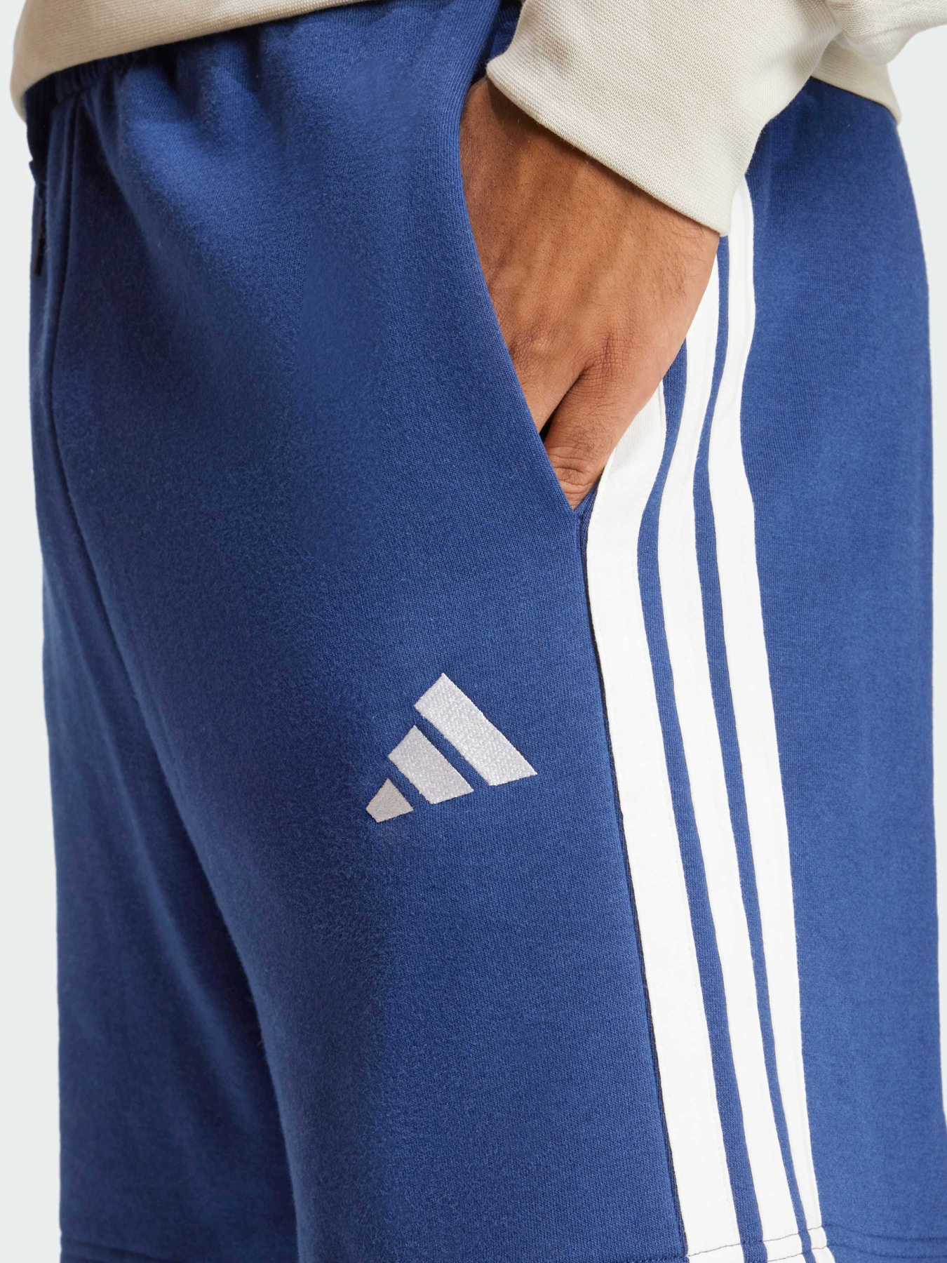 Повсякденні шорти Adidas модель JE6417 Фото