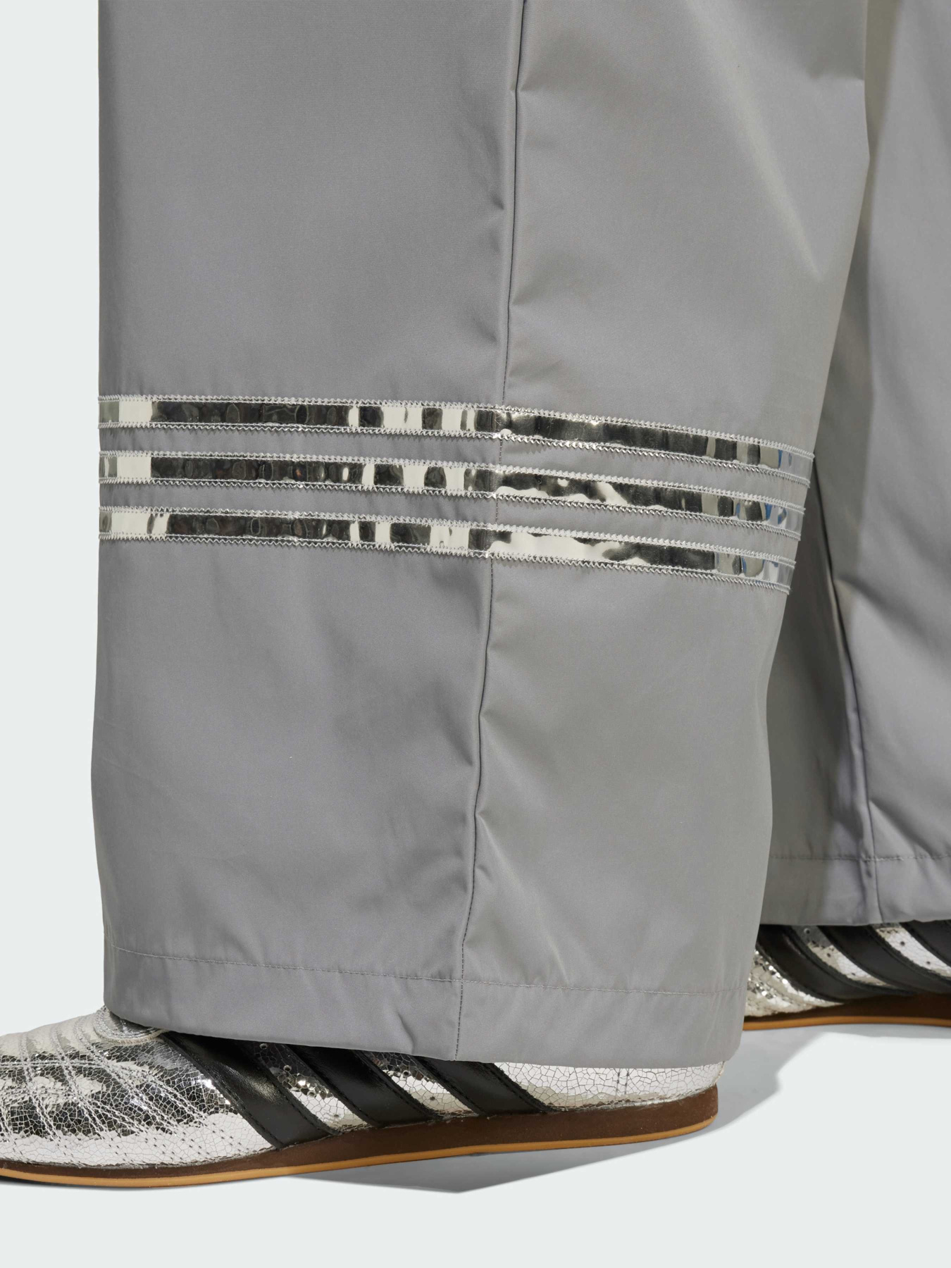 Повсякденні штани Adidas Adicolor модель JI8536 Фото