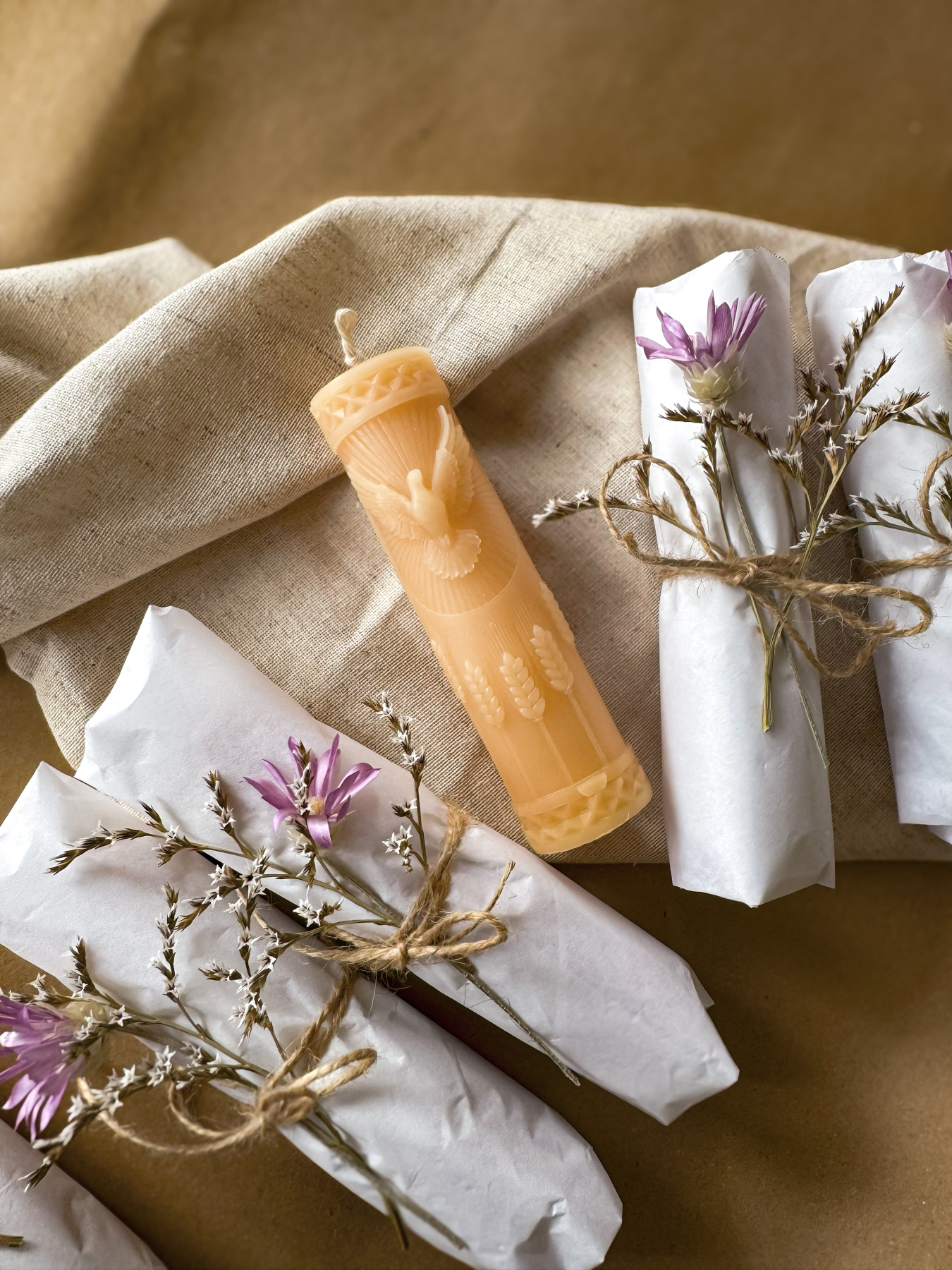 Великодня ароматична свічка "Циліндр з пташкою", аромат - Секвої та мох, з натурального бджолиного воску Candle Design модель 110.2024 Великодня ароматична свічка "Циліндр з пташкою", аромат - Секвої та мох, з натурального бджолиного воску Candle Design модель 110.2024 Фото