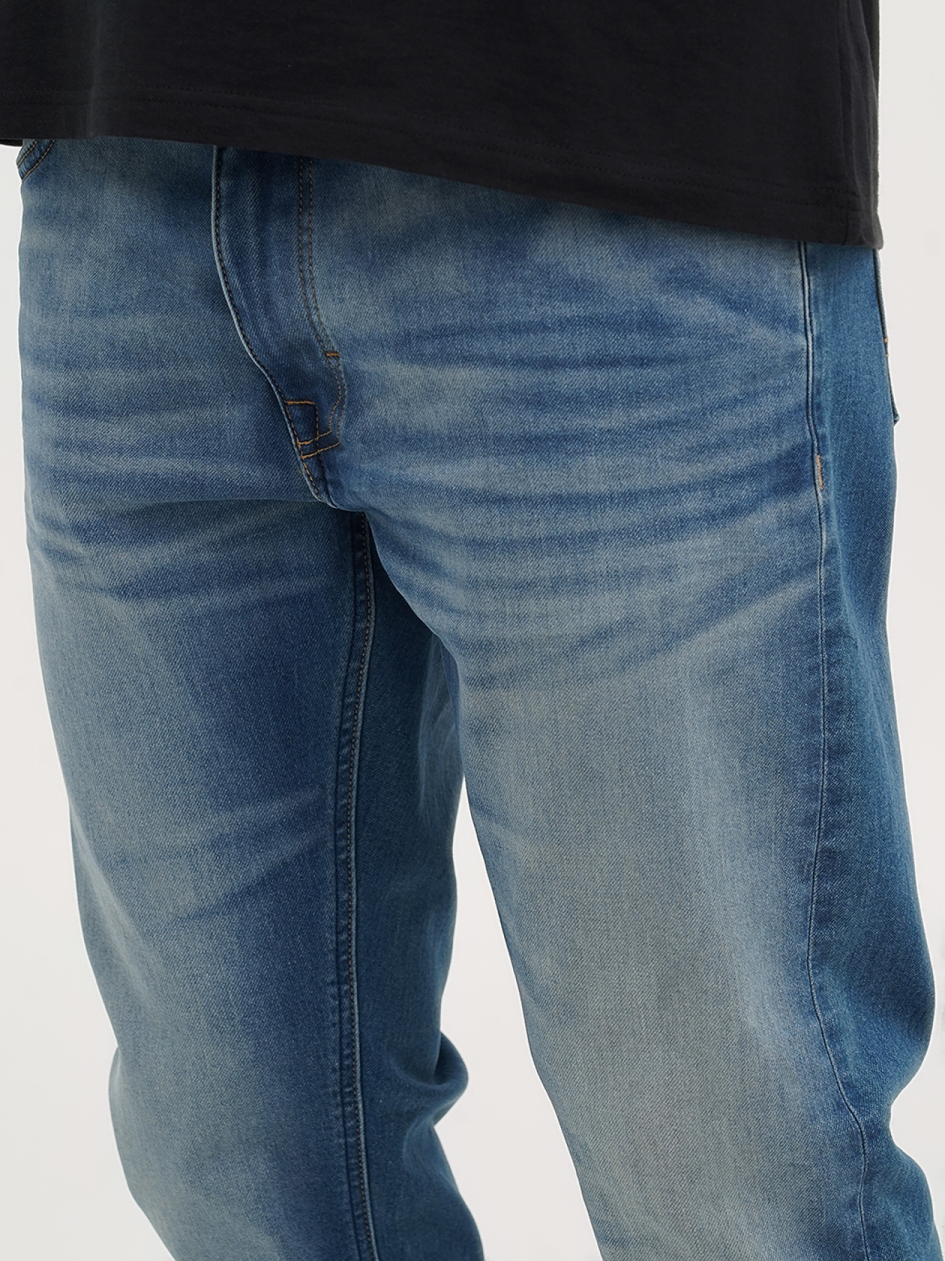 Завужені джинси Mustang Jeans Oregon Slim K модель 1014374 Фото