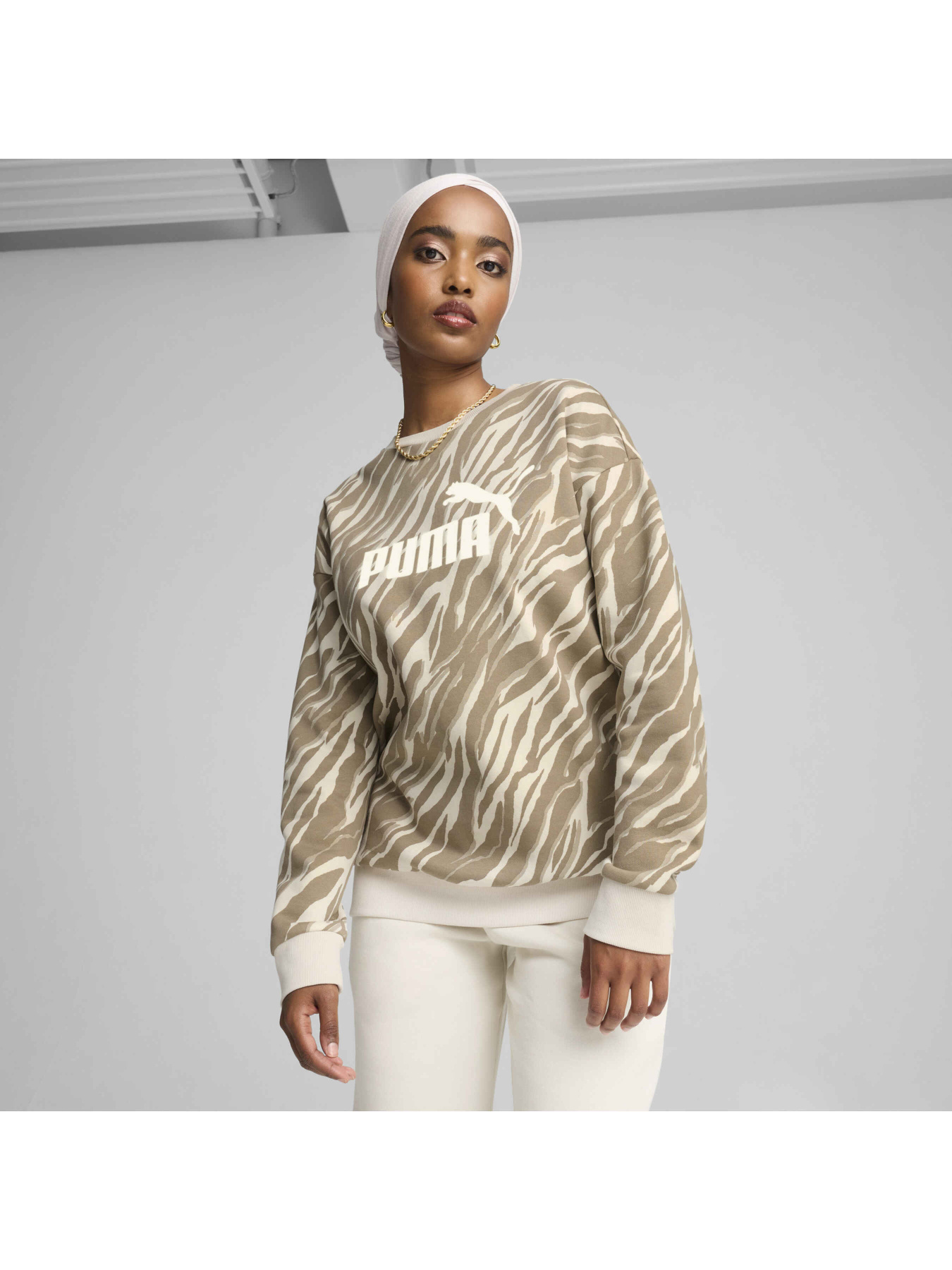 Світшот PUMA Ess+ Animal Aop Crew Fl модель 681491 Фото