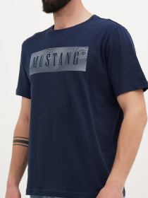 Футболка Mustang Jeans Austin модель 3014938 Фото