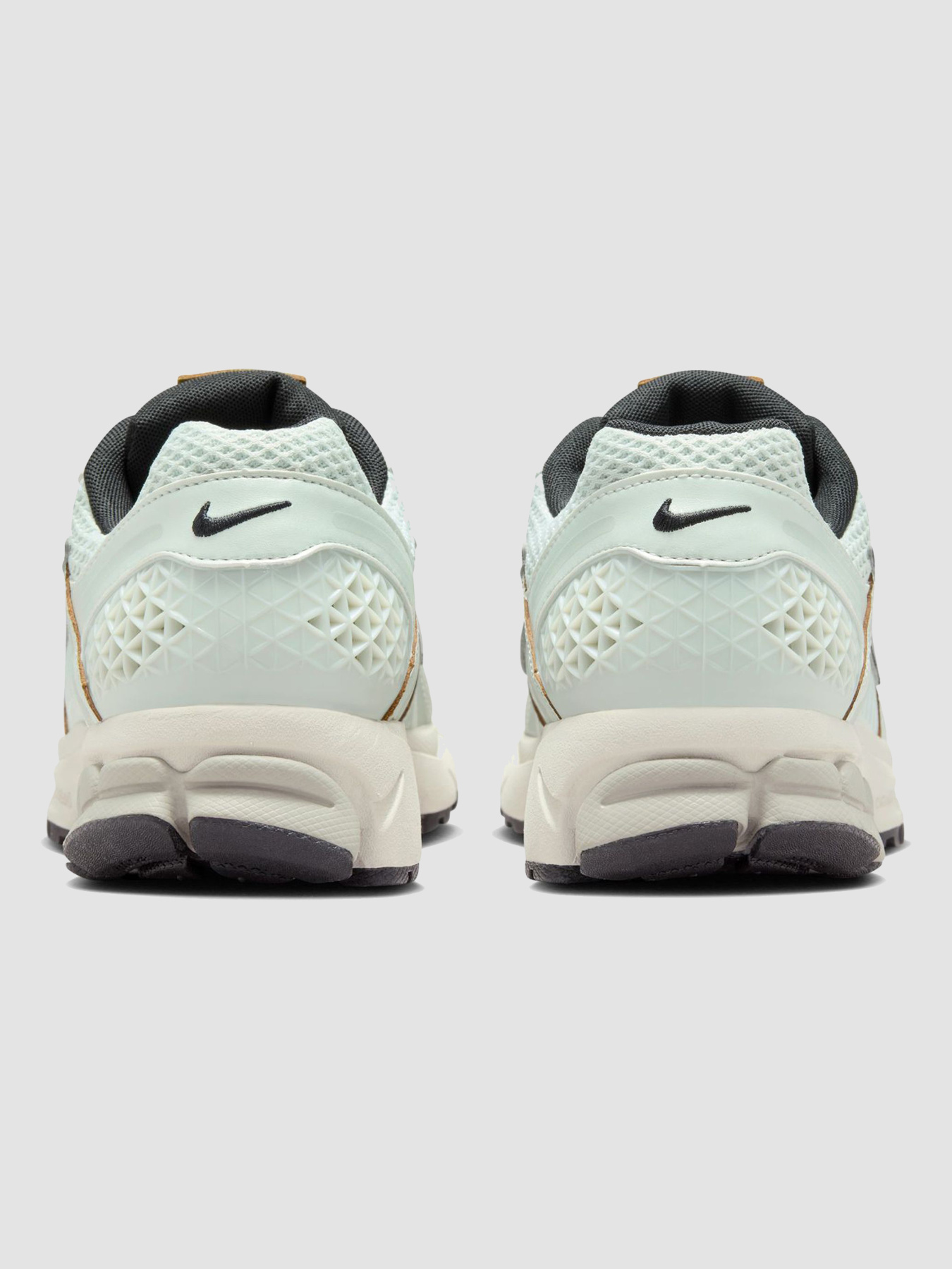 Кросівки NIKE Zoom Vomero 5 модель FN6742-001 Фото