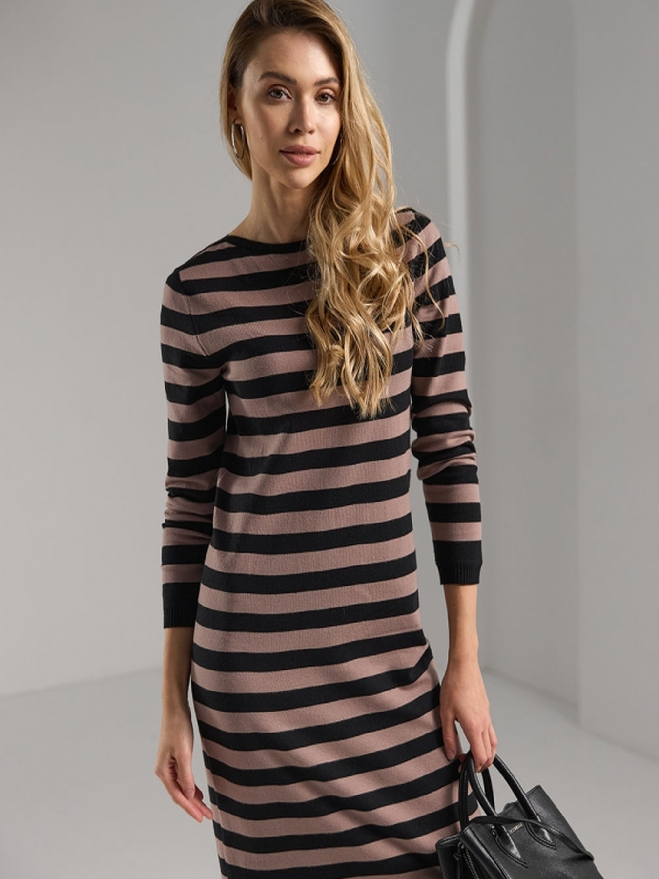 Платье миди TrikoBakh модель 2508-chornij Фото