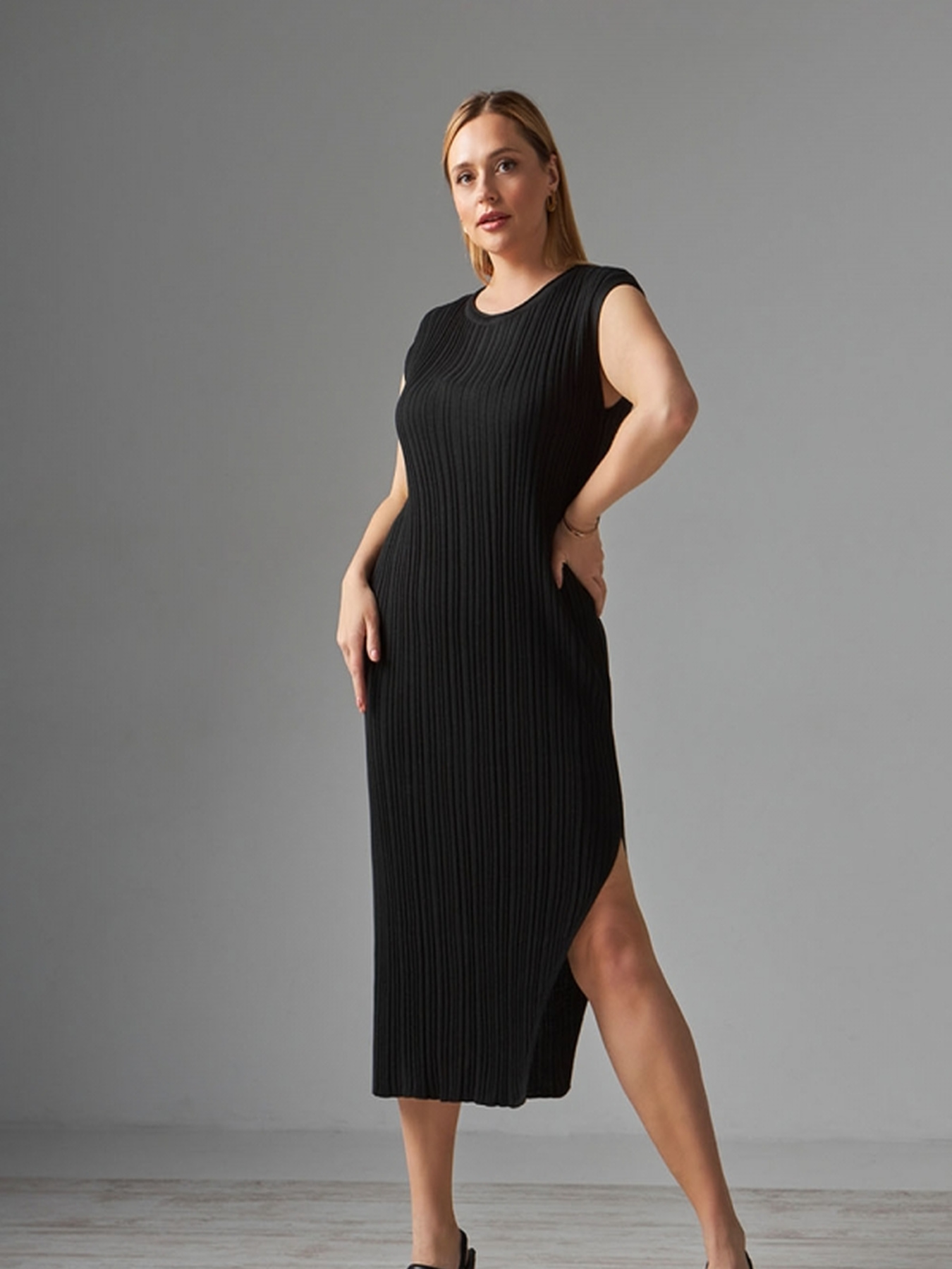 Платье миди TrikoBakh модель 2506-chornij Фото