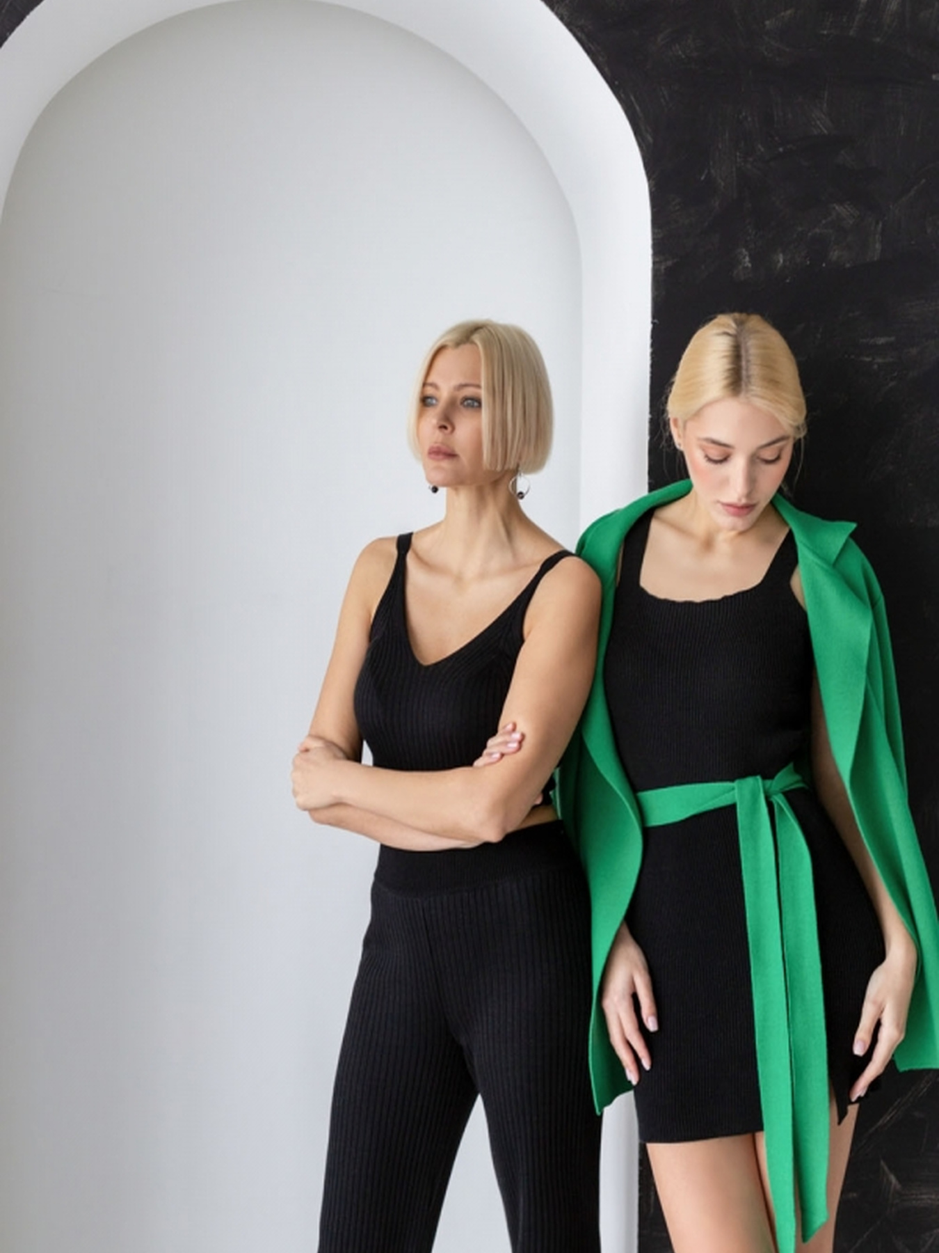 Платье мини TrikoBakh модель 2301-chornij Фото