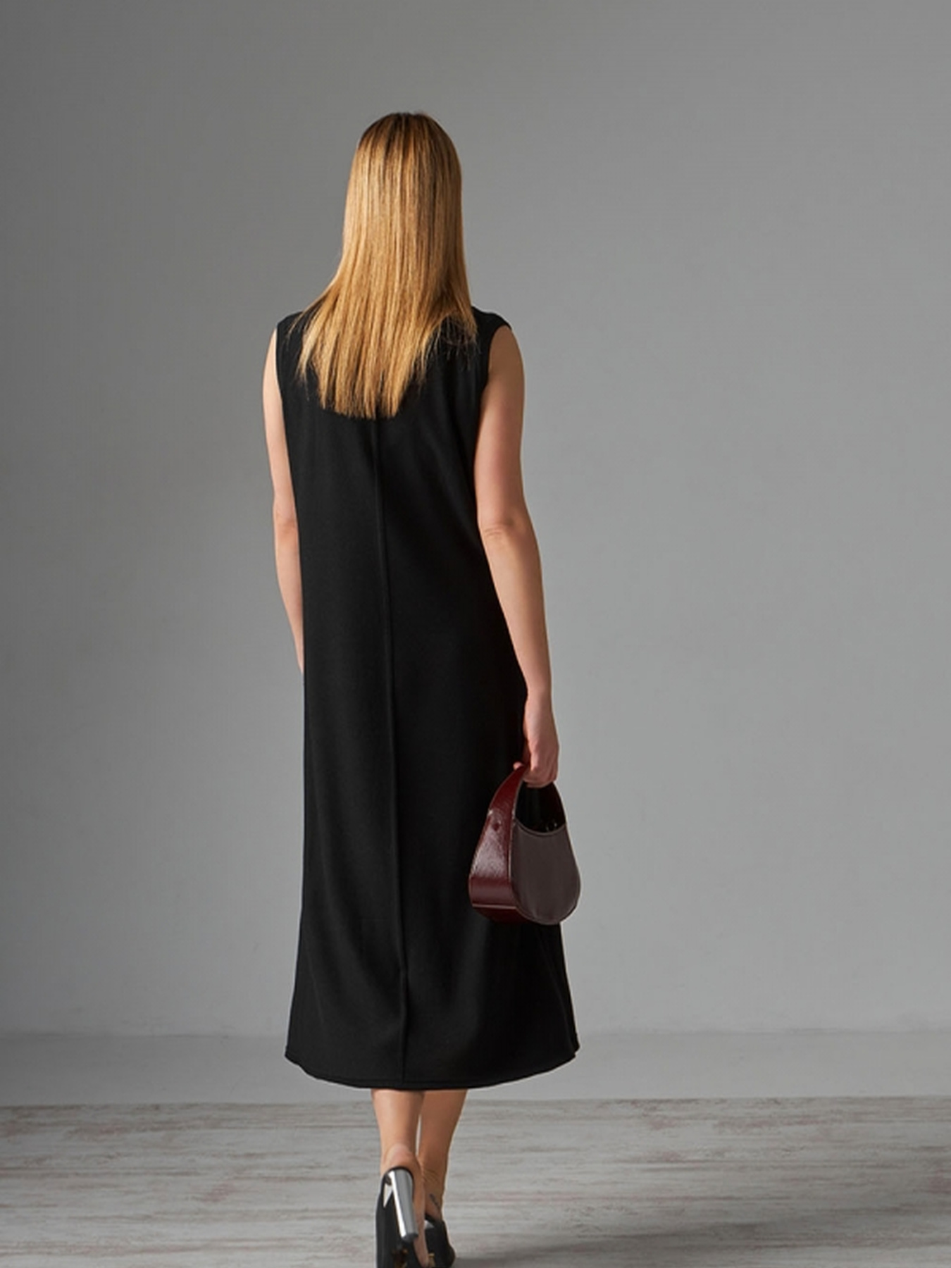 Платье миди TrikoBakh модель 2451-chornij Фото