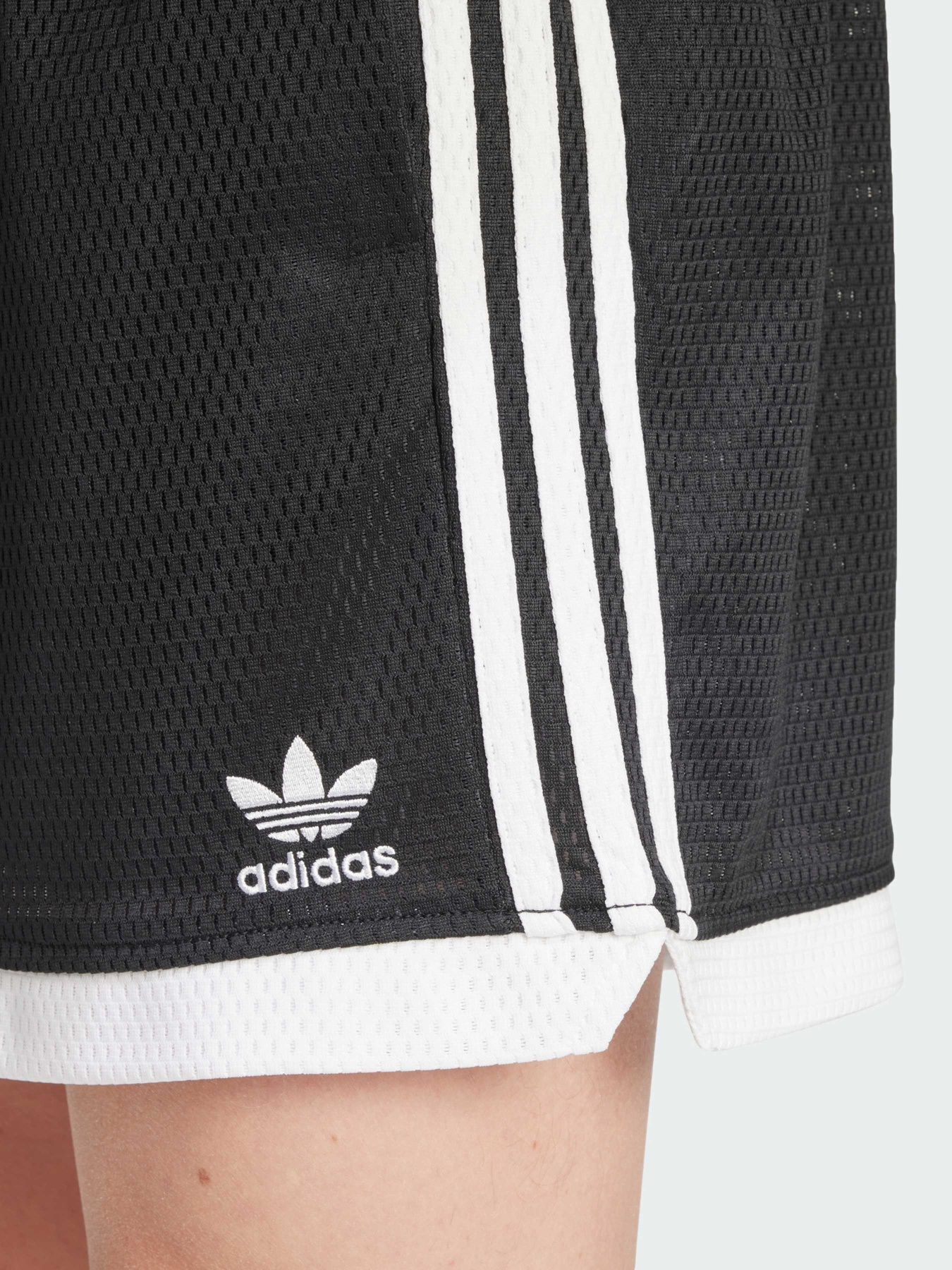 Повседневные шорты Adidas Adicolor модель IZ4800 Фото