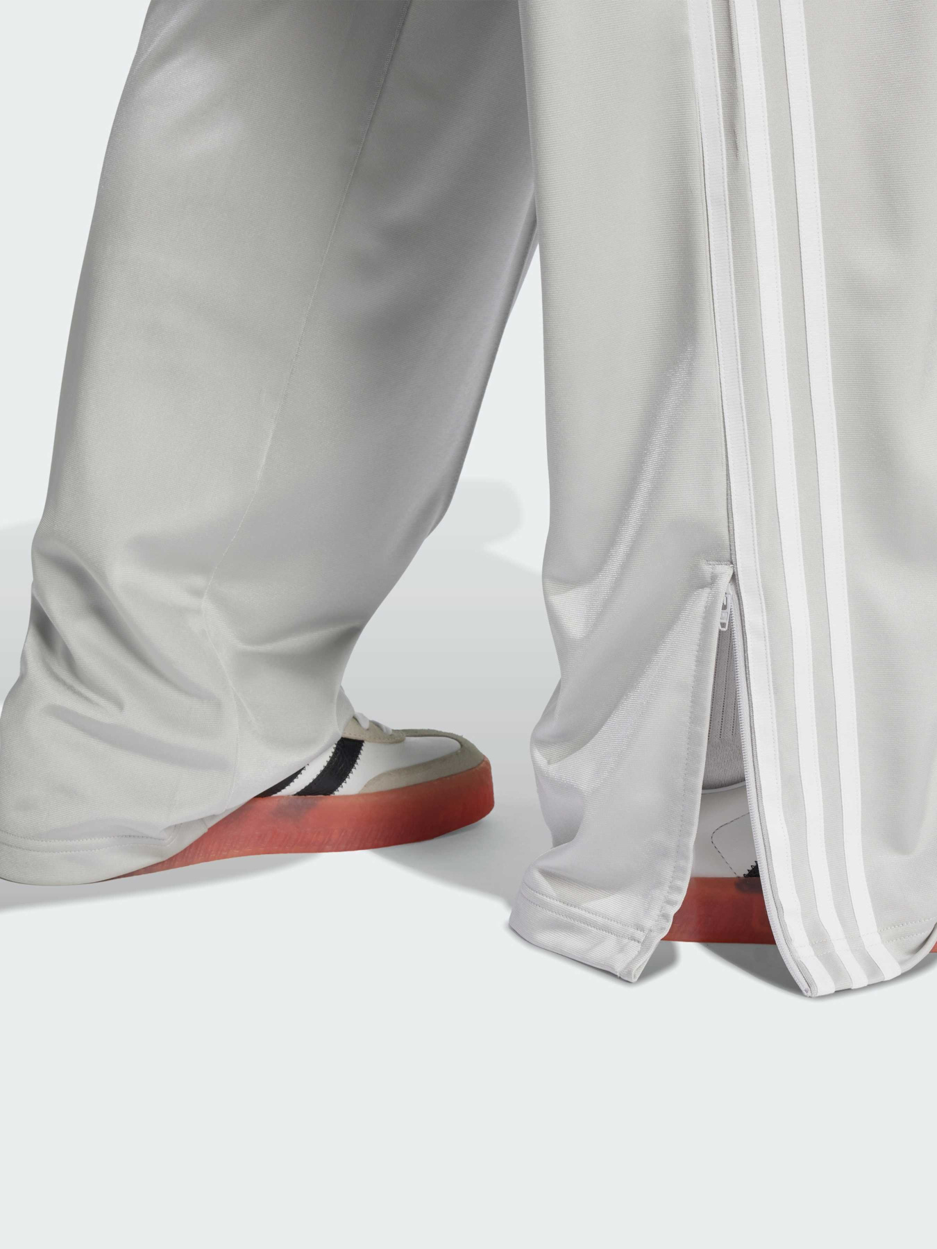 Брюки повседневные Adidas Adicolor модель JC8249 Фото