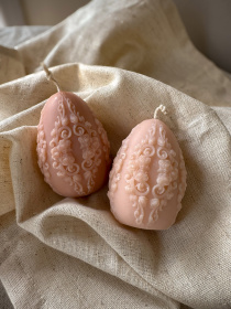 Великодня аромасвічка "Писанка ажурна", аромат "Гранатовий сидр", з натурального оливкового воску Candle Design модель 170.2034 Великодня аромасвічка "Писанка ажурна", аромат "Гранатовий сидр", з натурального оливкового воску Candle Design модель 170.2034 Фото